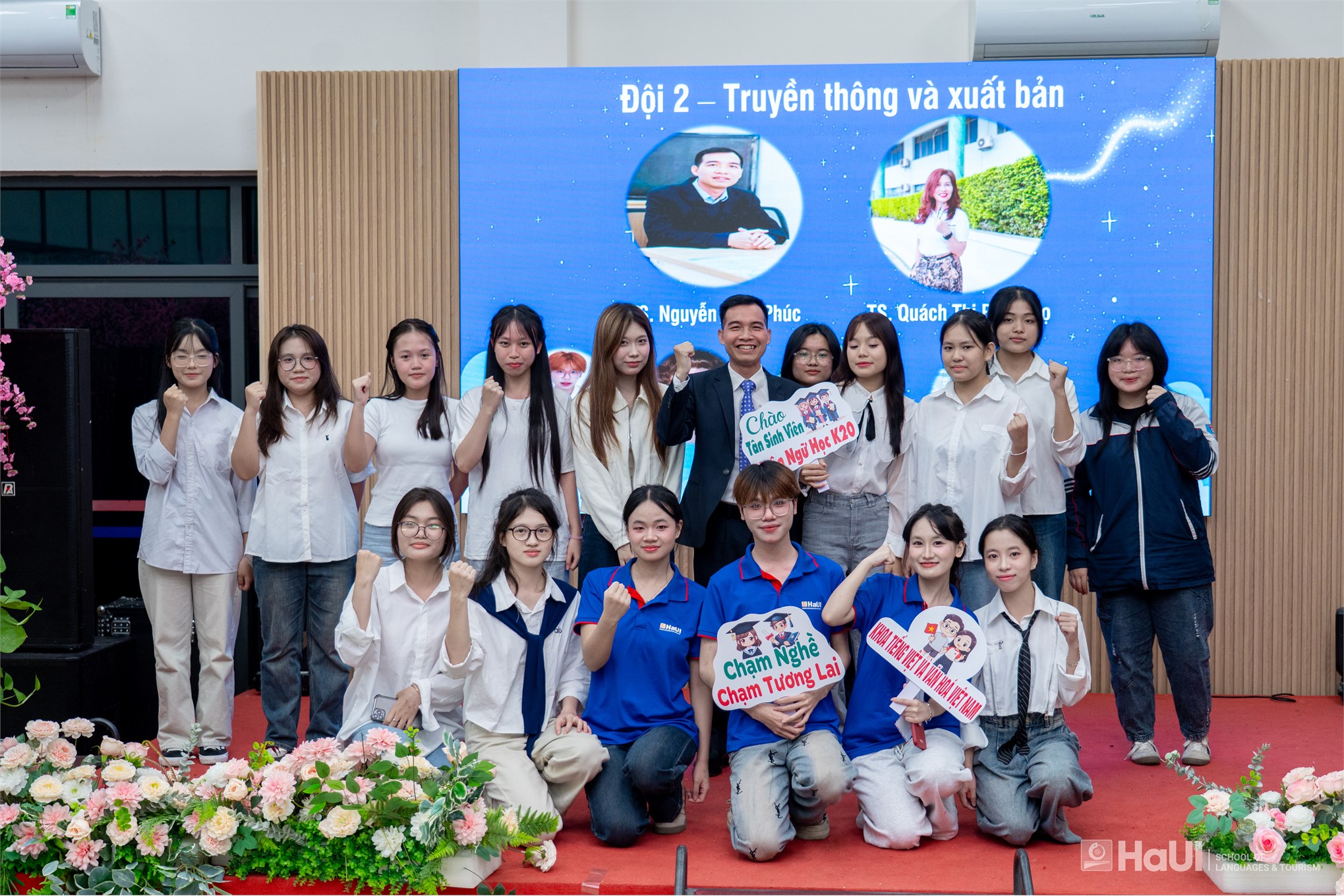 Khoa Tiếng Việt và Văn hoá Việt Nam tổ chức chương trình Chào tân sinh viên ngành Ngôn ngữ học K20 `Chạm nghề - Chạm tương lai`