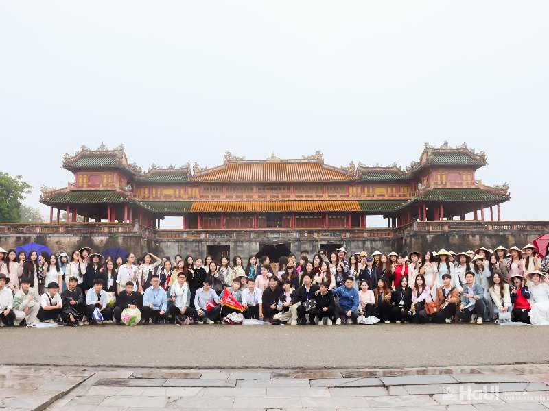 Sinh viên Khoa Du lịch tham gia hành trình học tập thực tế “Di sản miền Trung”