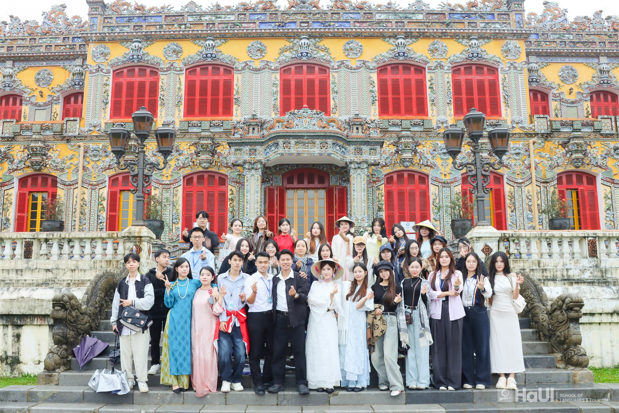 Sinh viên Khoa Du lịch tham gia hành trình học tập thực tế “Di sản miền Trung”