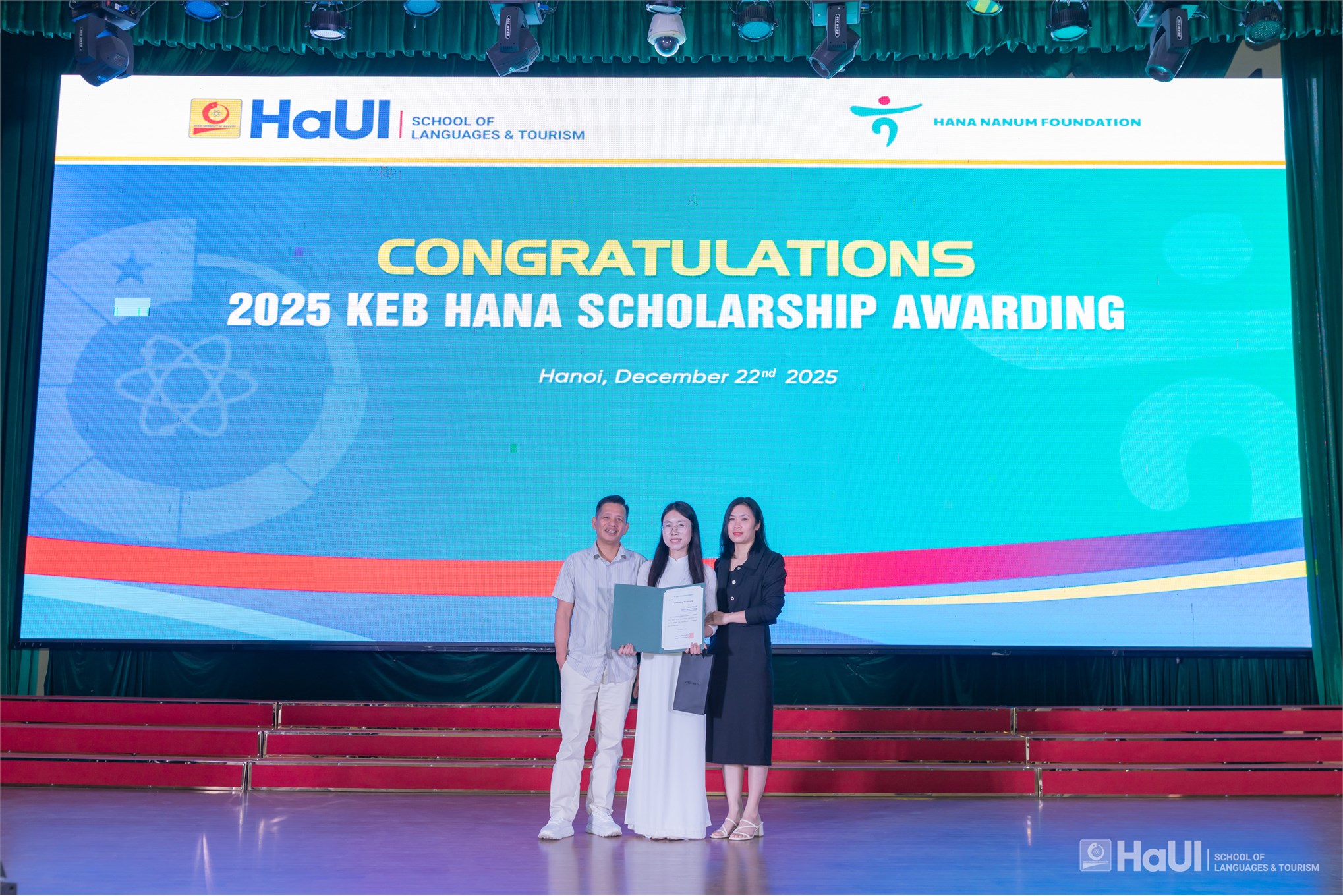 KEB Hana Bank trao 20 suất học bổng cho sinh viên Khoa Ngôn ngữ Hàn Quốc – HaUI