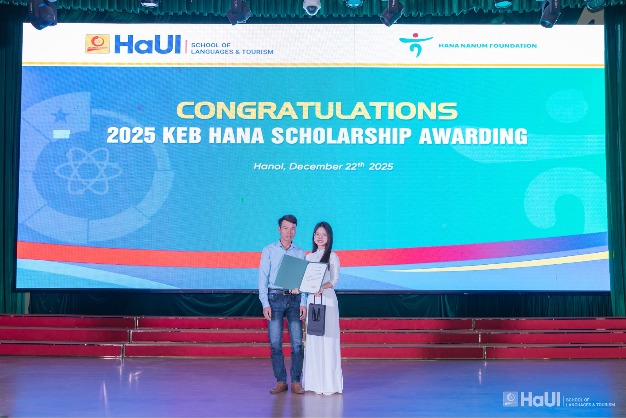 KEB Hana Bank trao 20 suất học bổng cho sinh viên Khoa Ngôn ngữ Hàn Quốc – HaUI