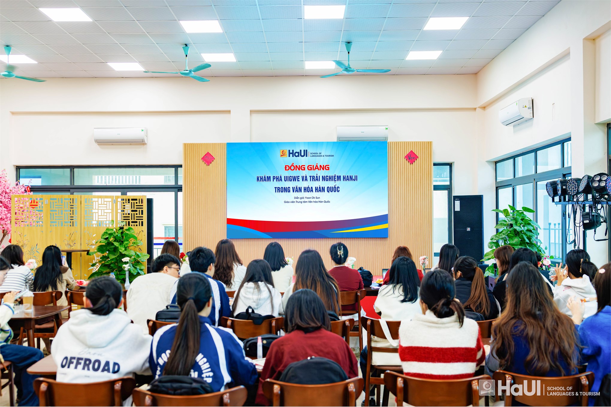 Kết hợp học thuật và trải nghiệm văn hoá trong học phần `Đất nước học Hàn Quốc`