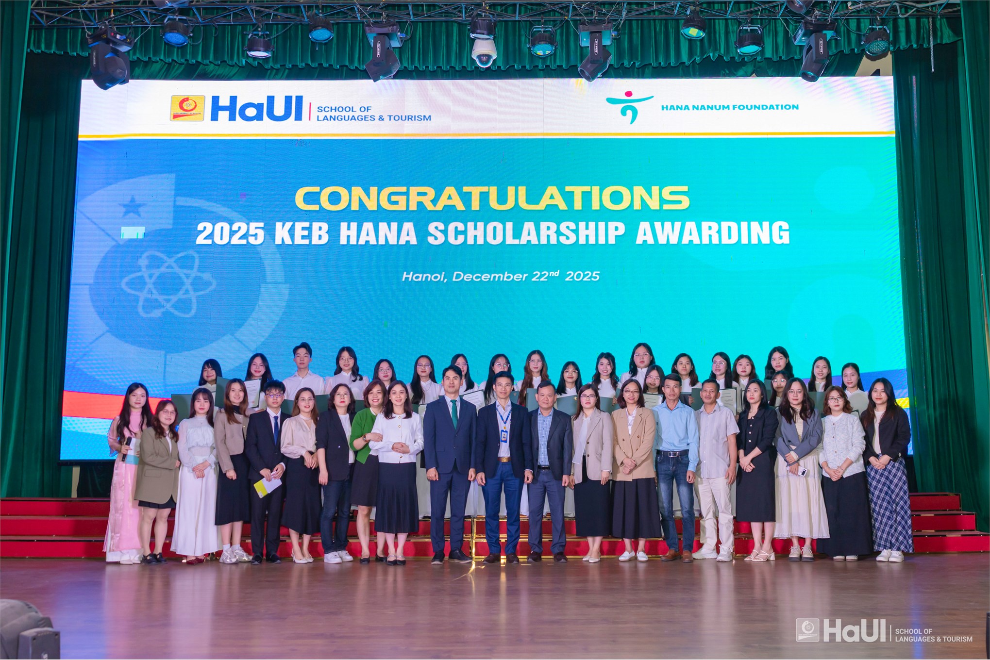 KEB Hana Bank trao 8.000 USD học bổng cho sinh viên Khoa Ngôn ngữ Hàn Quốc, Trường Ngoại ngữ - Du lịch HaUI