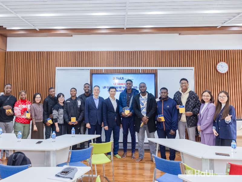 Khai giảng lớp dự bị Tiếng Việt cho lưu học sinh quốc tế năm học 2025 – 2026