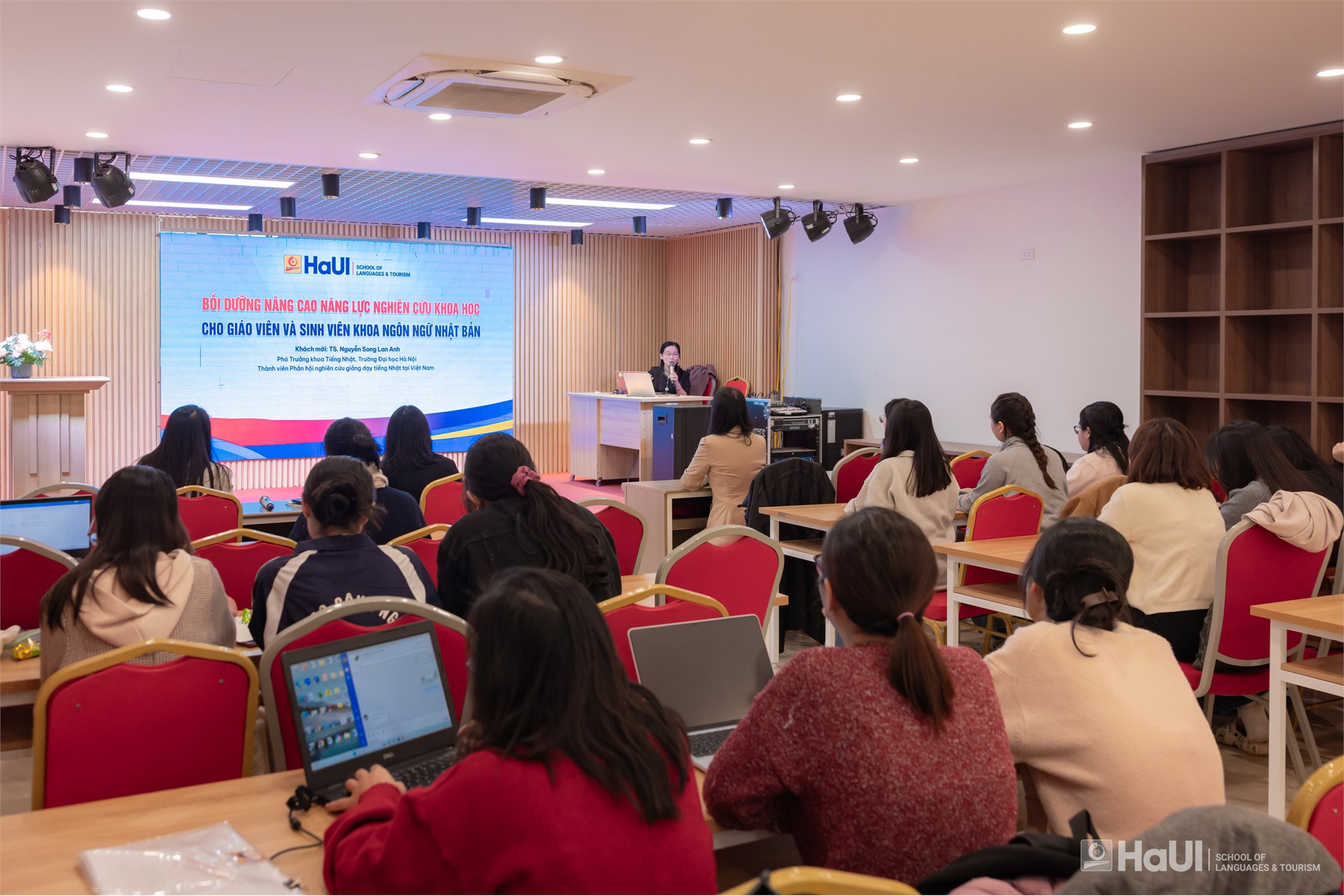 Khoa Ngôn ngữ Nhật Bản bồi dưỡng nâng cao năng lực nghiên cứu khoa học cho giảng viên và sinh viên