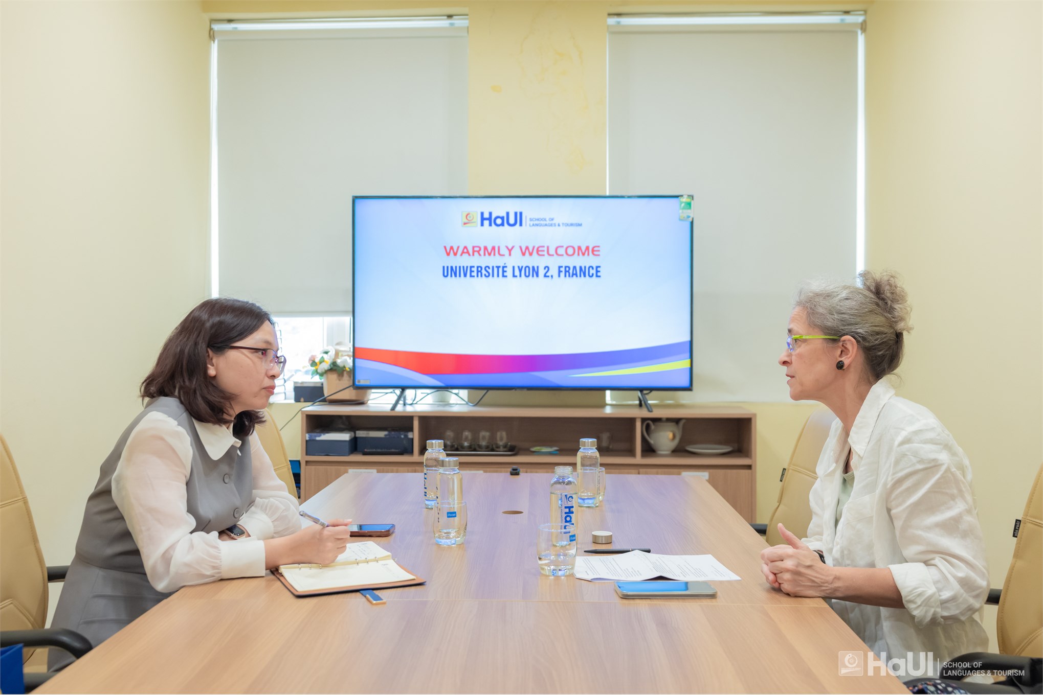 Trường Ngoại ngữ – Du lịch tiếp đón Trường Đại học Lyon 2 (Pháp) trao đổi hợp tác nghiên cứu ngôn ngữ học quốc tế