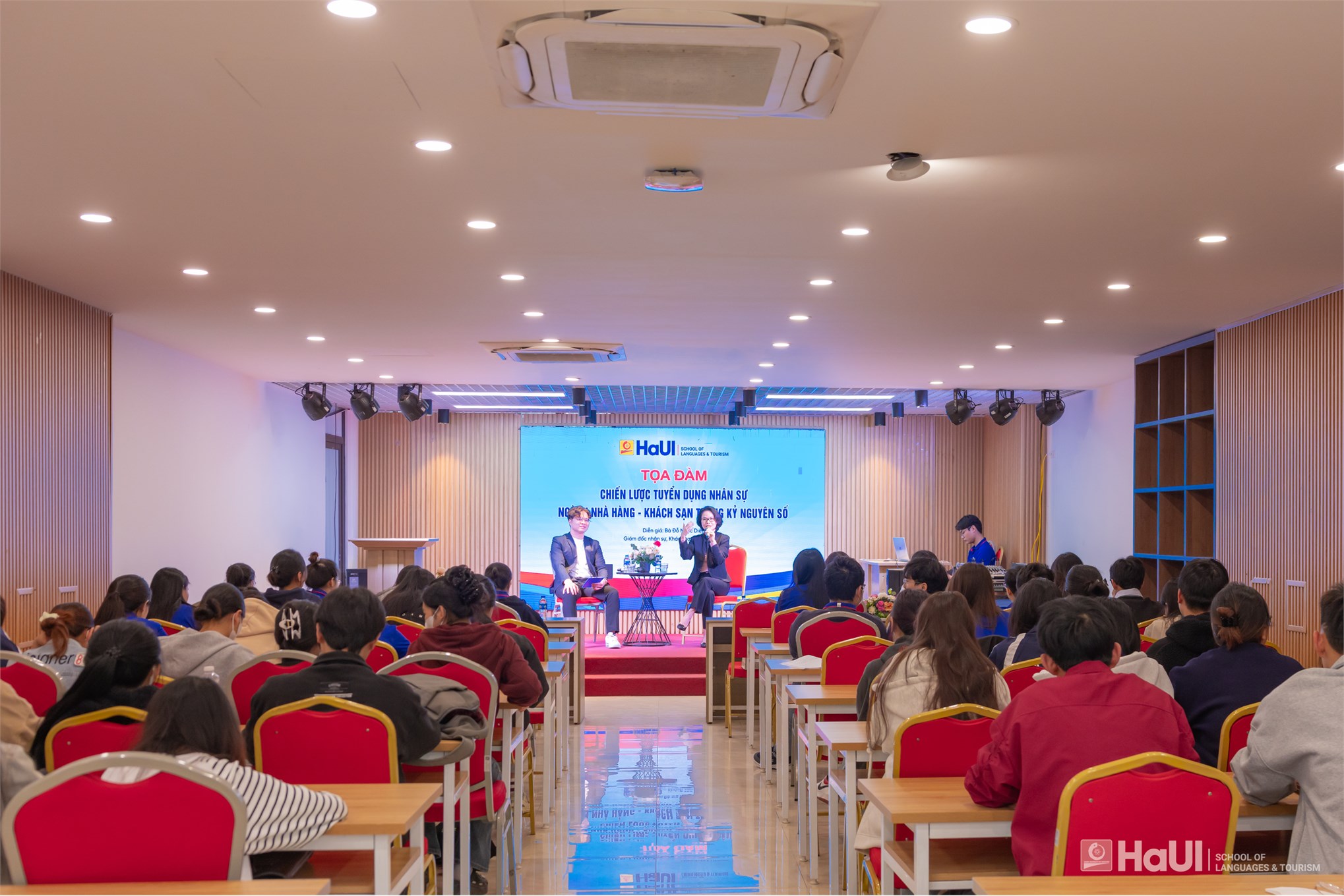 Khoa Quản trị Nhà hàng – Khách sạn tổ chức tọa đàm về chiến lược tuyển dụng nhân sự trong kỷ nguyên số