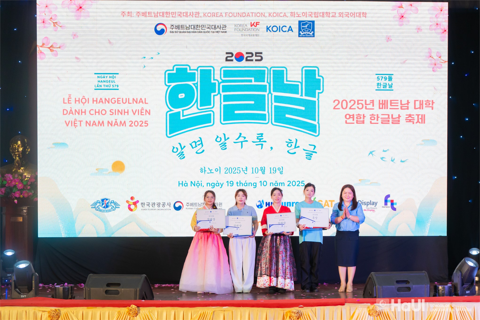 Ngày hội tiếng Hàn - Hangeulnal 2025: Dấu ấn năng động của sinh viên khoa Ngôn ngữ Hàn Quốc