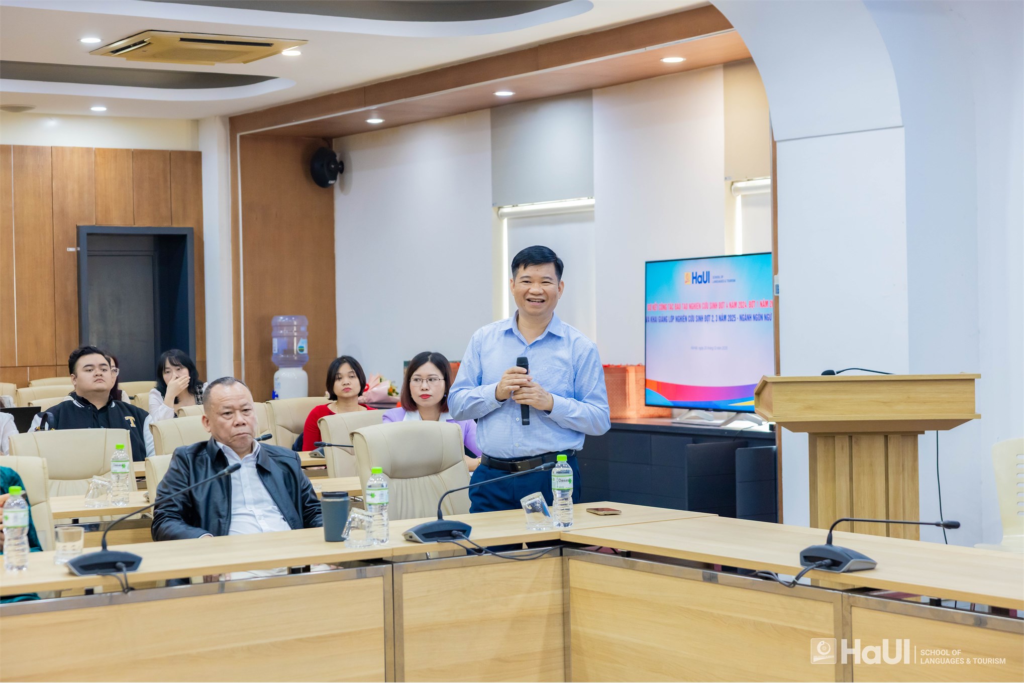 Trường Ngoại ngữ – Du lịch sơ kết công tác đào tạo nghiên cứu sinh và khai giảng lớp nghiên cứu sinh ngành Ngôn ngữ Anh