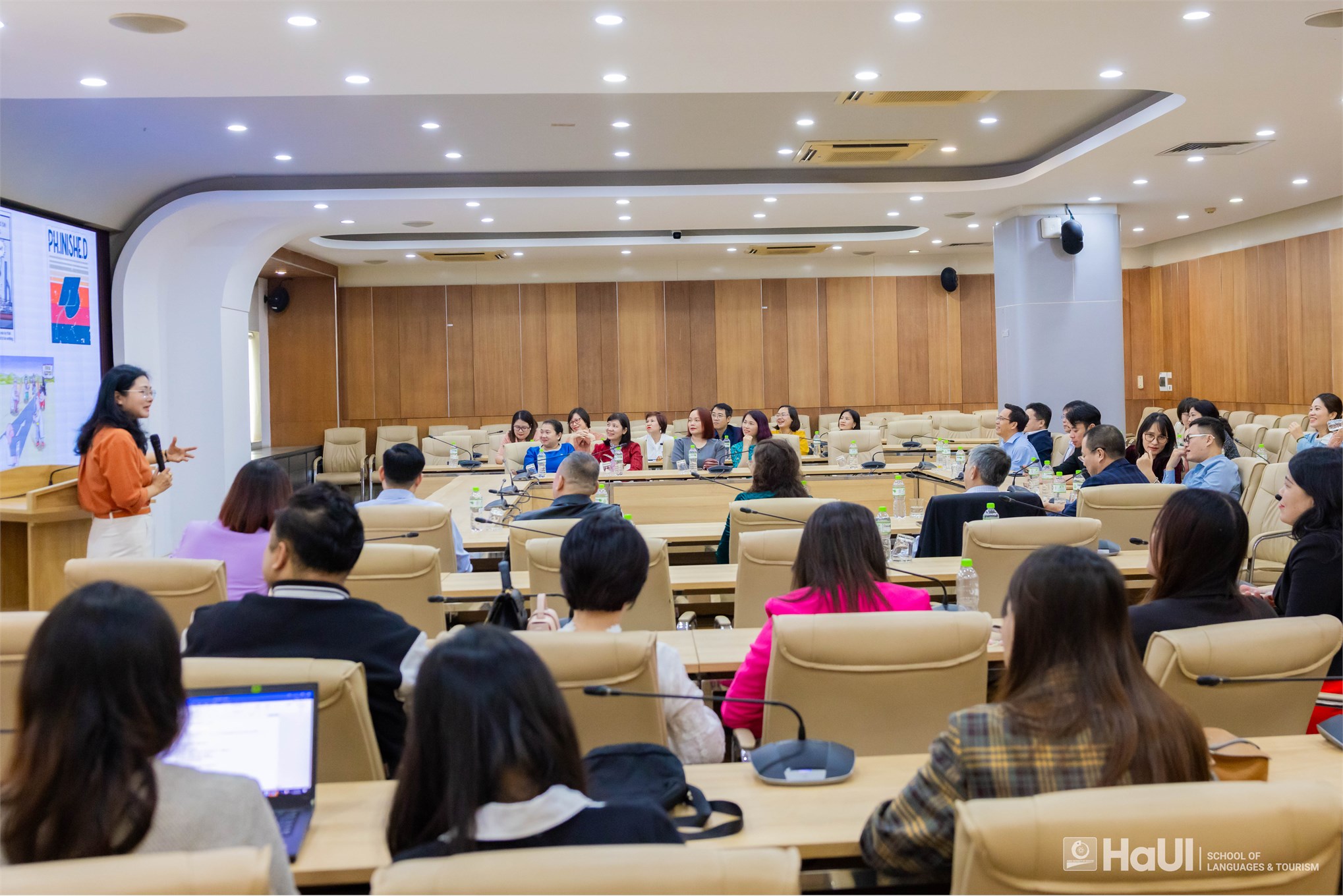 Trường Ngoại ngữ – Du lịch sơ kết công tác đào tạo nghiên cứu sinh và khai giảng lớp nghiên cứu sinh ngành Ngôn ngữ Anh