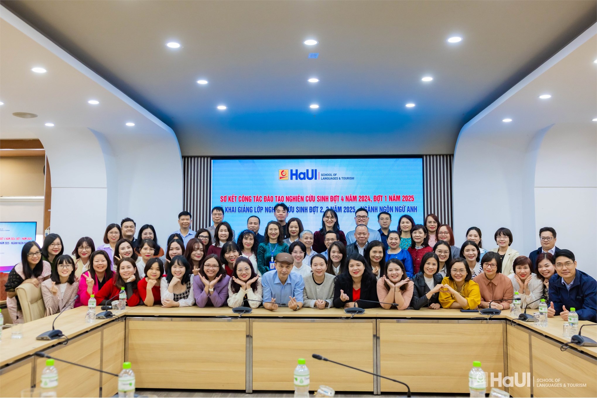 Trường Ngoại ngữ – Du lịch sơ kết công tác đào tạo nghiên cứu sinh và khai giảng lớp nghiên cứu sinh ngành Ngôn ngữ Anh