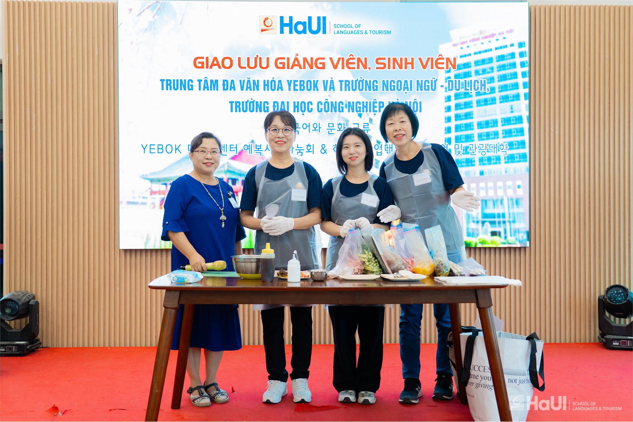 Giao lưu với Trung tâm Đa văn hoá Yebok, Hàn Quốc và trải nghiệm làm cơm cuộn truyền thống