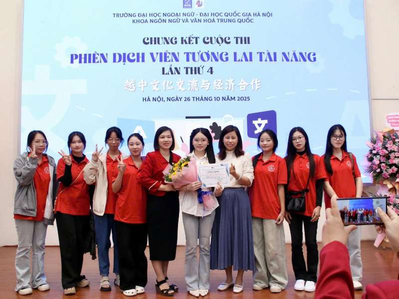 Vinh danh sinh viên khoa Ngôn ngữ Trung Quốc tại Chung kết Cuộc thi "Phiên dịch viên trẻ tương lai tài năng" lần thứ IV