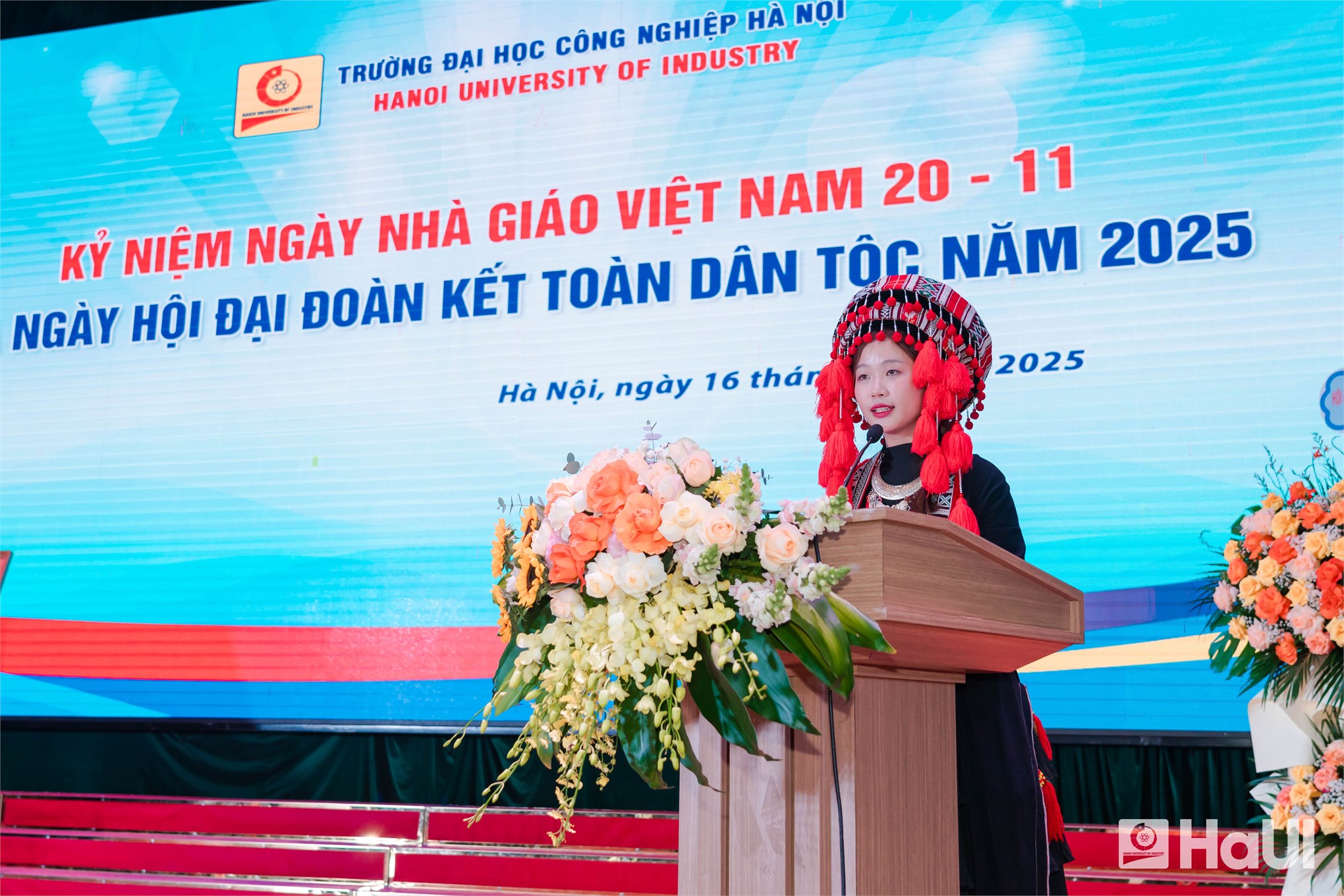 Phó Chủ tịch Thường trực Quốc hội Đỗ Văn Chiến dự Ngày hội Đại đoàn kết toàn dân tộc và Kỷ niệm Ngày Nhà giáo Việt Nam tại Trường Đại học Công nghiệp Hà Nội