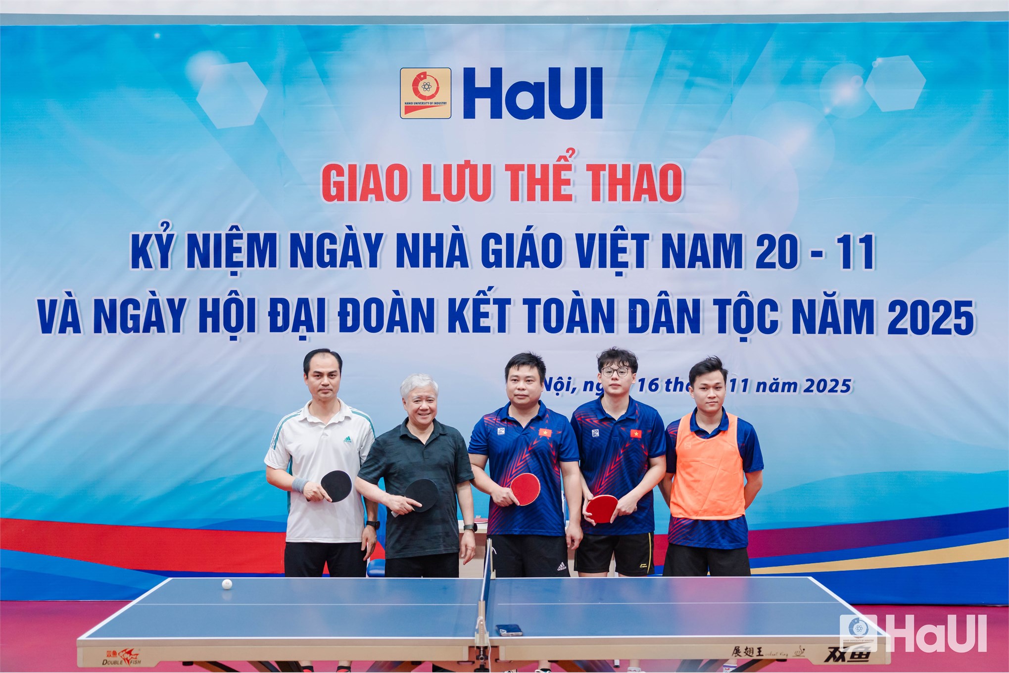 Phó Chủ tịch Thường trực Quốc hội Đỗ Văn Chiến dự Ngày hội Đại đoàn kết toàn dân tộc và Kỷ niệm Ngày Nhà giáo Việt Nam tại Trường Đại học Công nghiệp Hà Nội