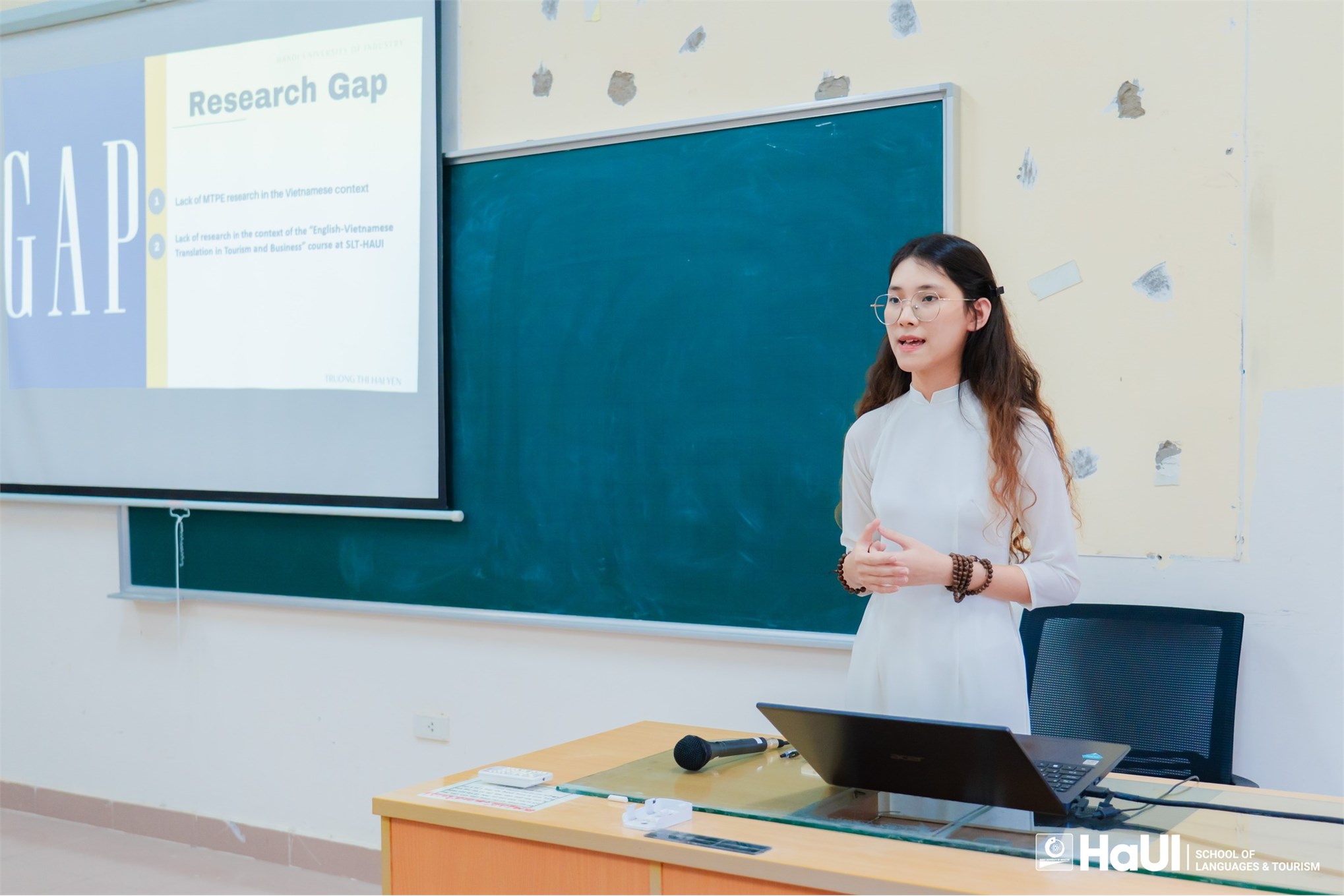 Trường Ngoại ngữ – Du lịch tổ chức bảo vệ khóa luận tốt nghiệp cho sinh viên ngành Ngôn ngữ Anh K17