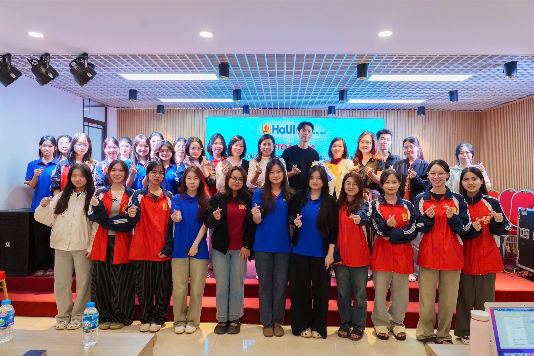 Buổi toạ đàm `Tầm quan trọng của văn hoá doanh nghiệp với sự phát triển của doanh nghiệp và cách xây dựng văn hoá doanh nghiệp trong thực tế doanh nghiệp`