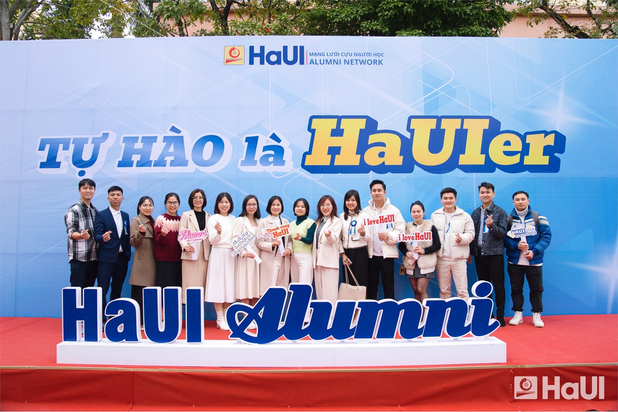 Cựu sinh viên Ngoại ngữ – Du lịch HaUI hướng về mái trường HaUI tại Lễ ra mắt Mạng lưới Cựu người học