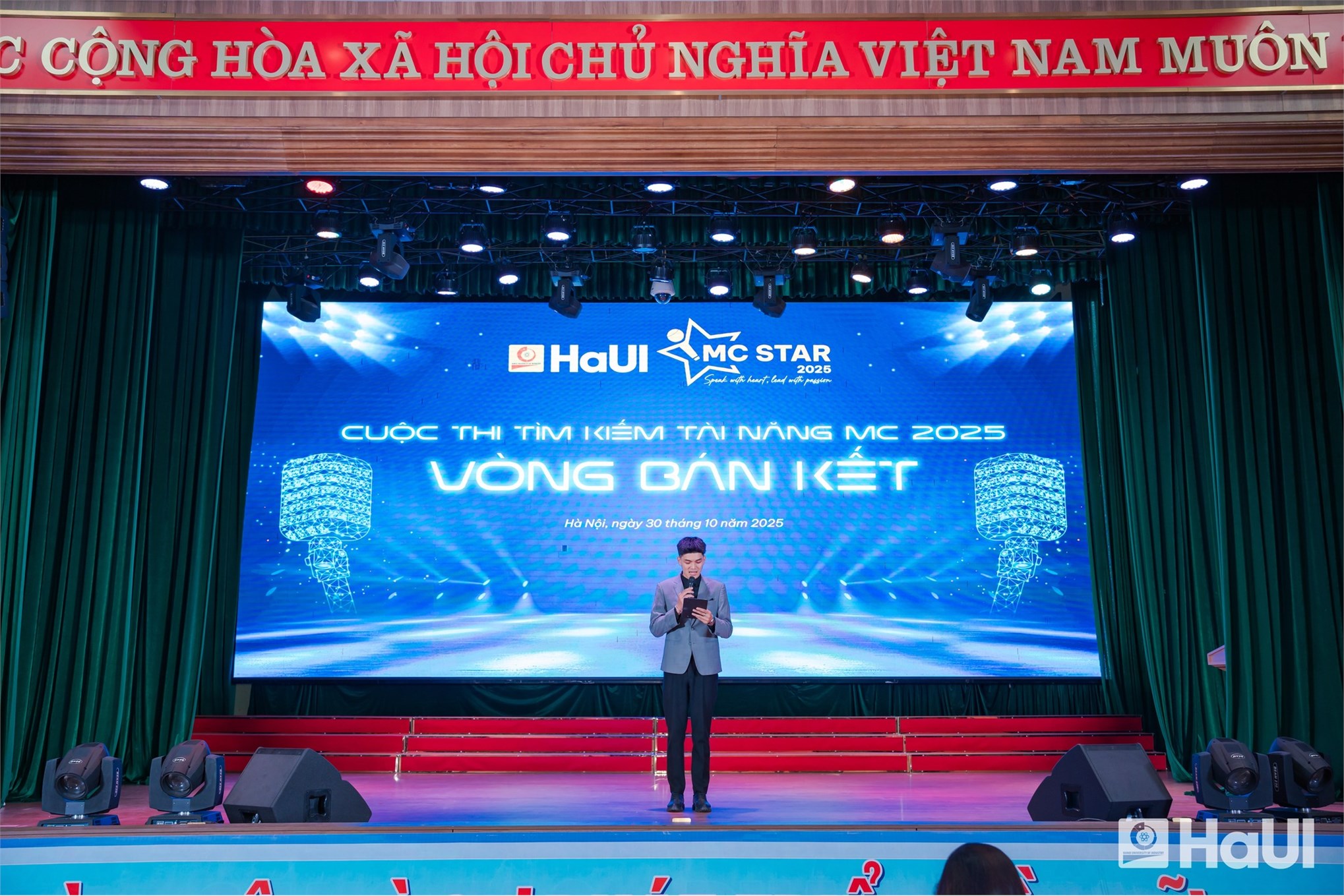 Sinh viên Trường Ngoại ngữ - Du lịch khẳng định tài năng tại cuộc thi HaUI MC Star 2025