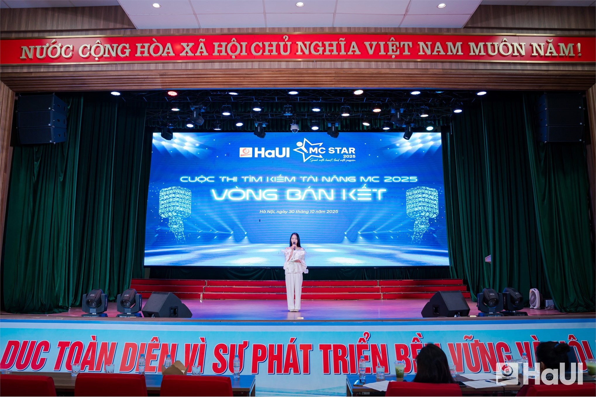 Sinh viên Trường Ngoại ngữ - Du lịch khẳng định tài năng tại cuộc thi HaUI MC Star 2025