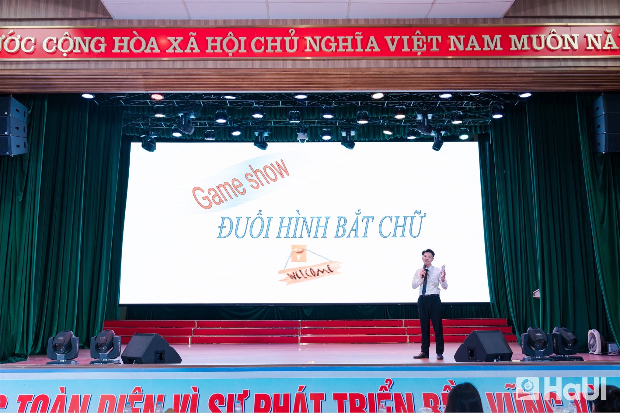 Sinh viên Trường Ngoại ngữ - Du lịch khẳng định tài năng tại cuộc thi HaUI MC Star 2025