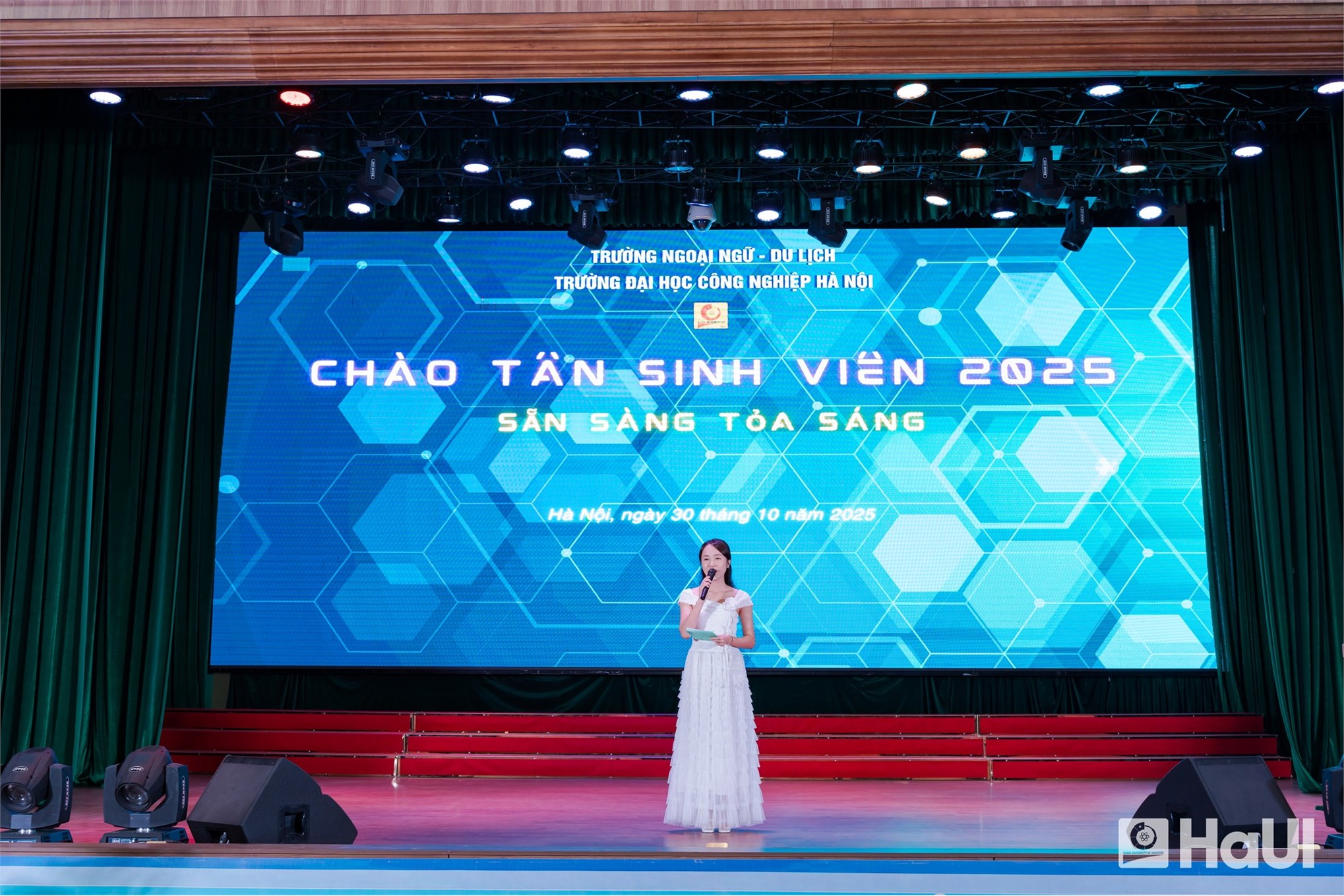 Sinh viên Trường Ngoại ngữ - Du lịch khẳng định tài năng tại cuộc thi HaUI MC Star 2025