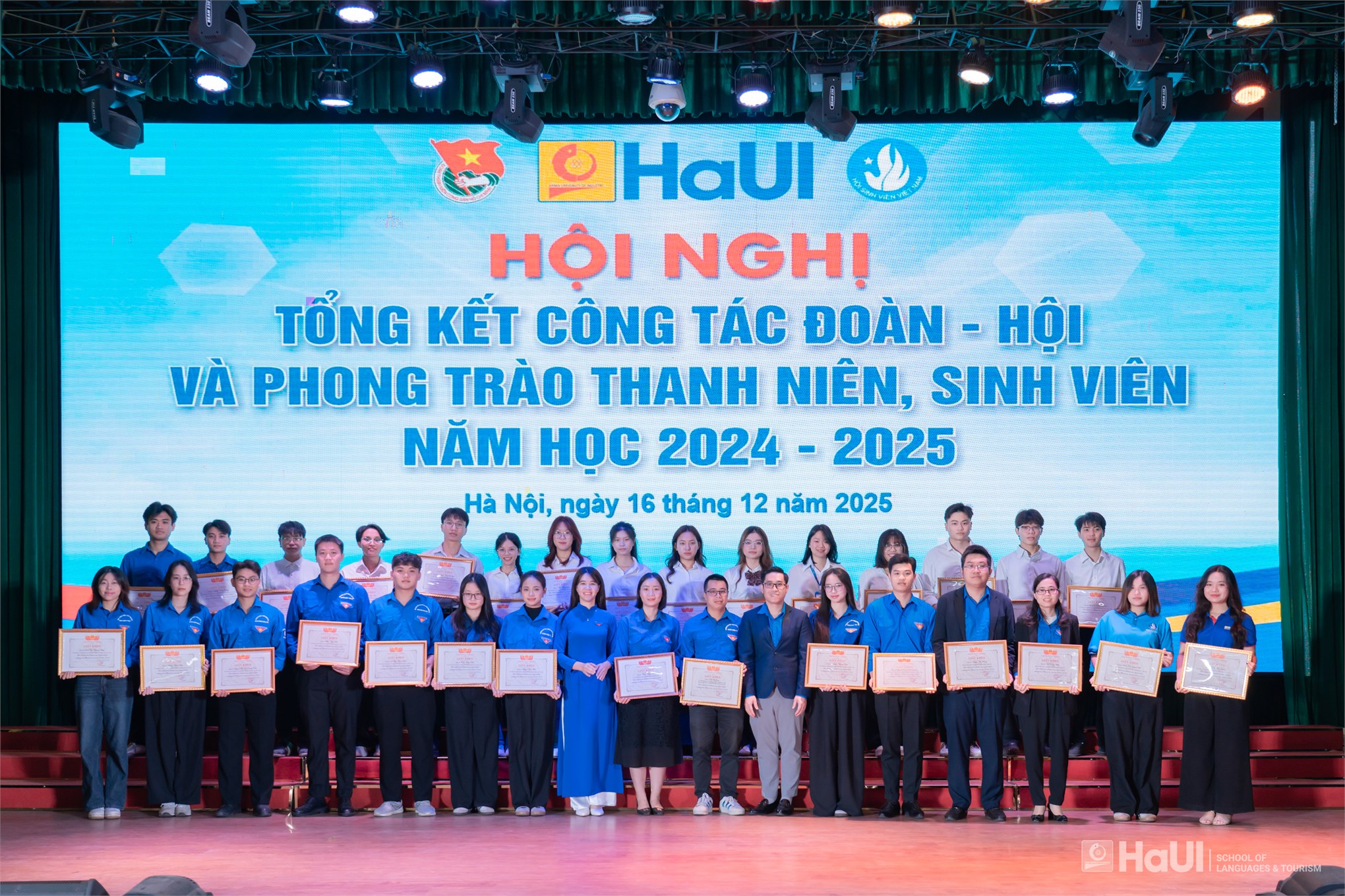 Tuổi trẻ Trường Ngoại ngữ – Du lịch được trao tặng Bằng khen cấp Thành phố năm học 2024 – 2025