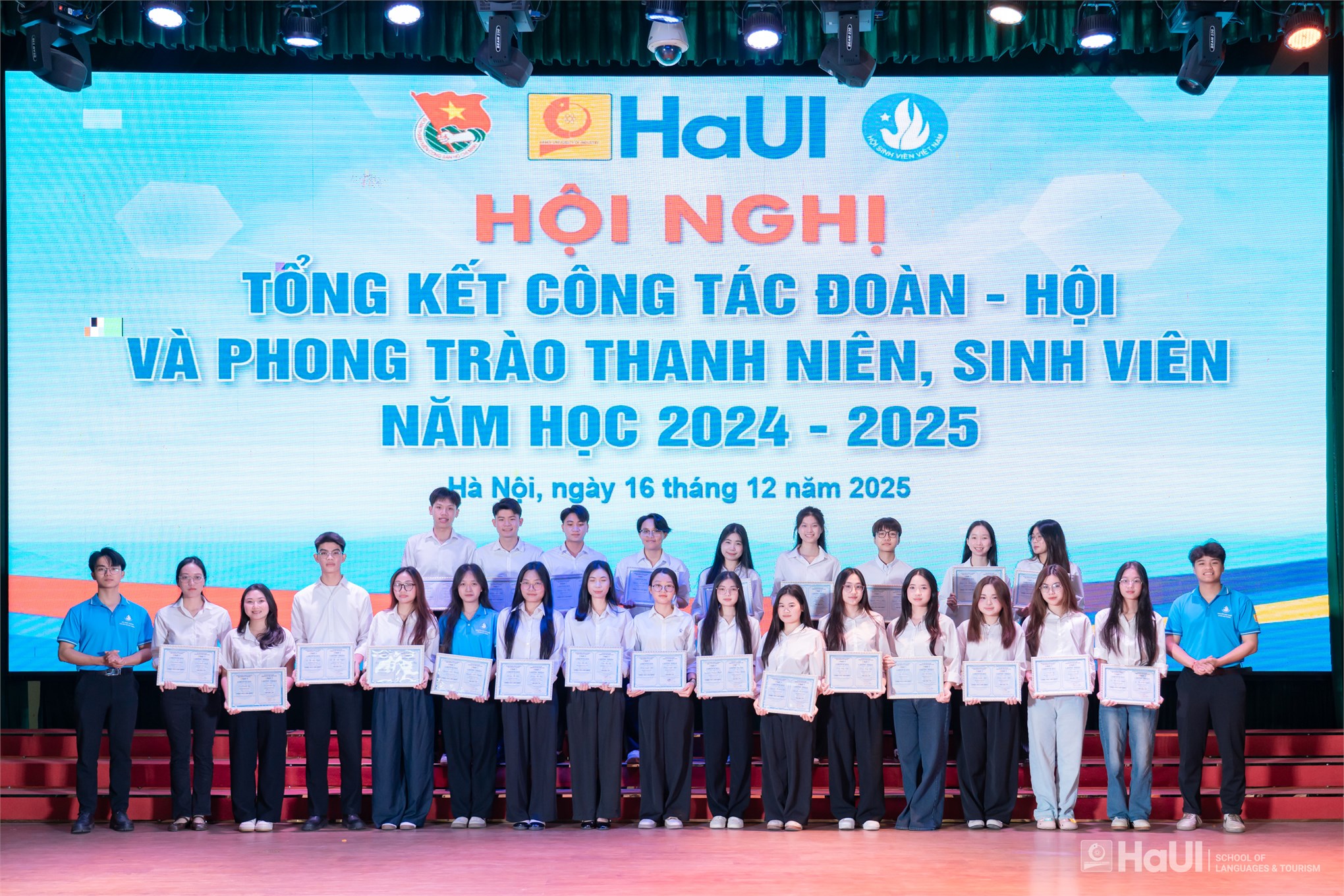 Tuổi trẻ Trường Ngoại ngữ – Du lịch được trao tặng Bằng khen cấp Thành phố năm học 2024 – 2025