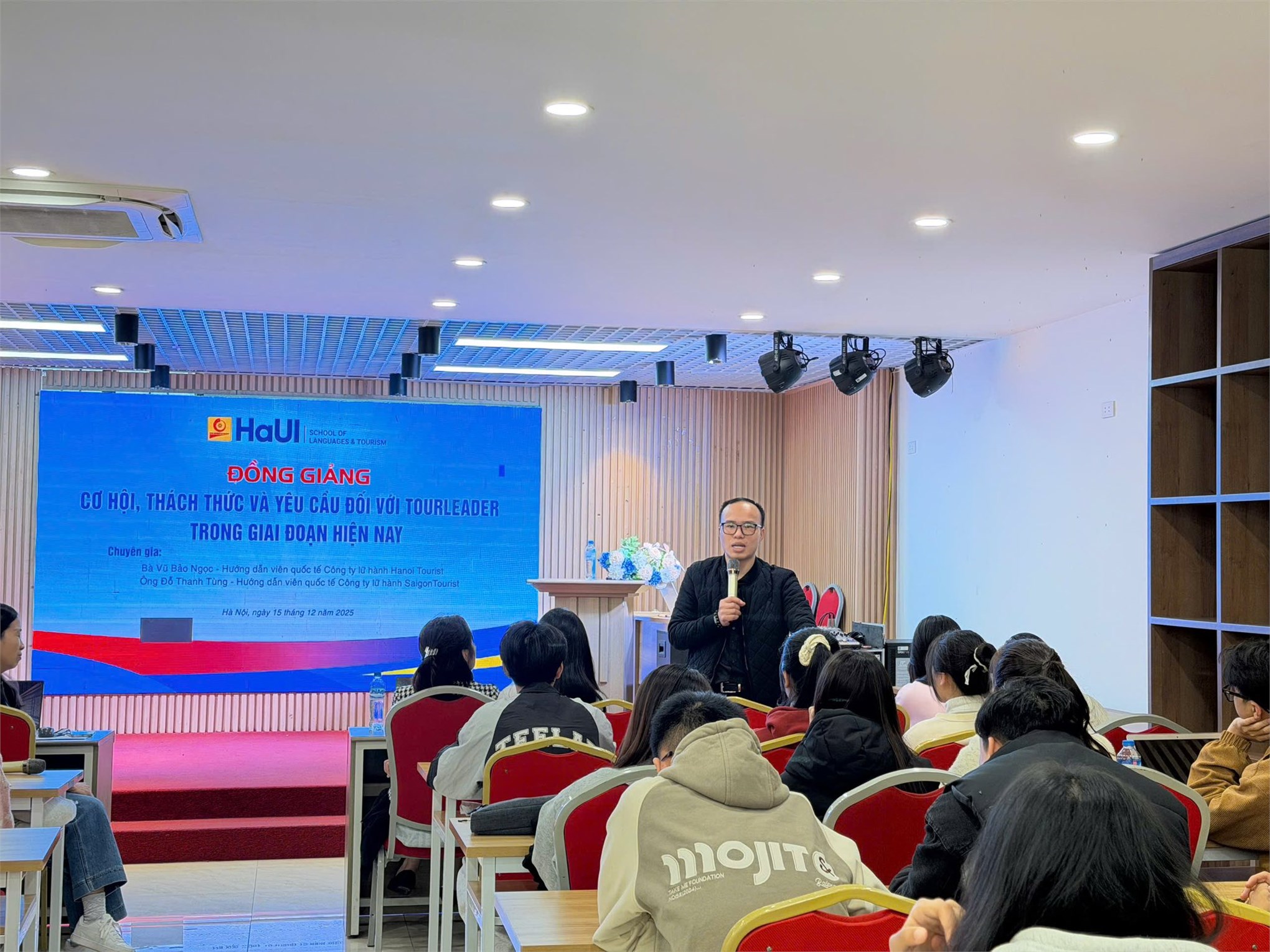 Buổi đồng giảng `Cơ hội, thách thức và những yêu cầu đối với Tourleader trong giai đoạn hiện nay`