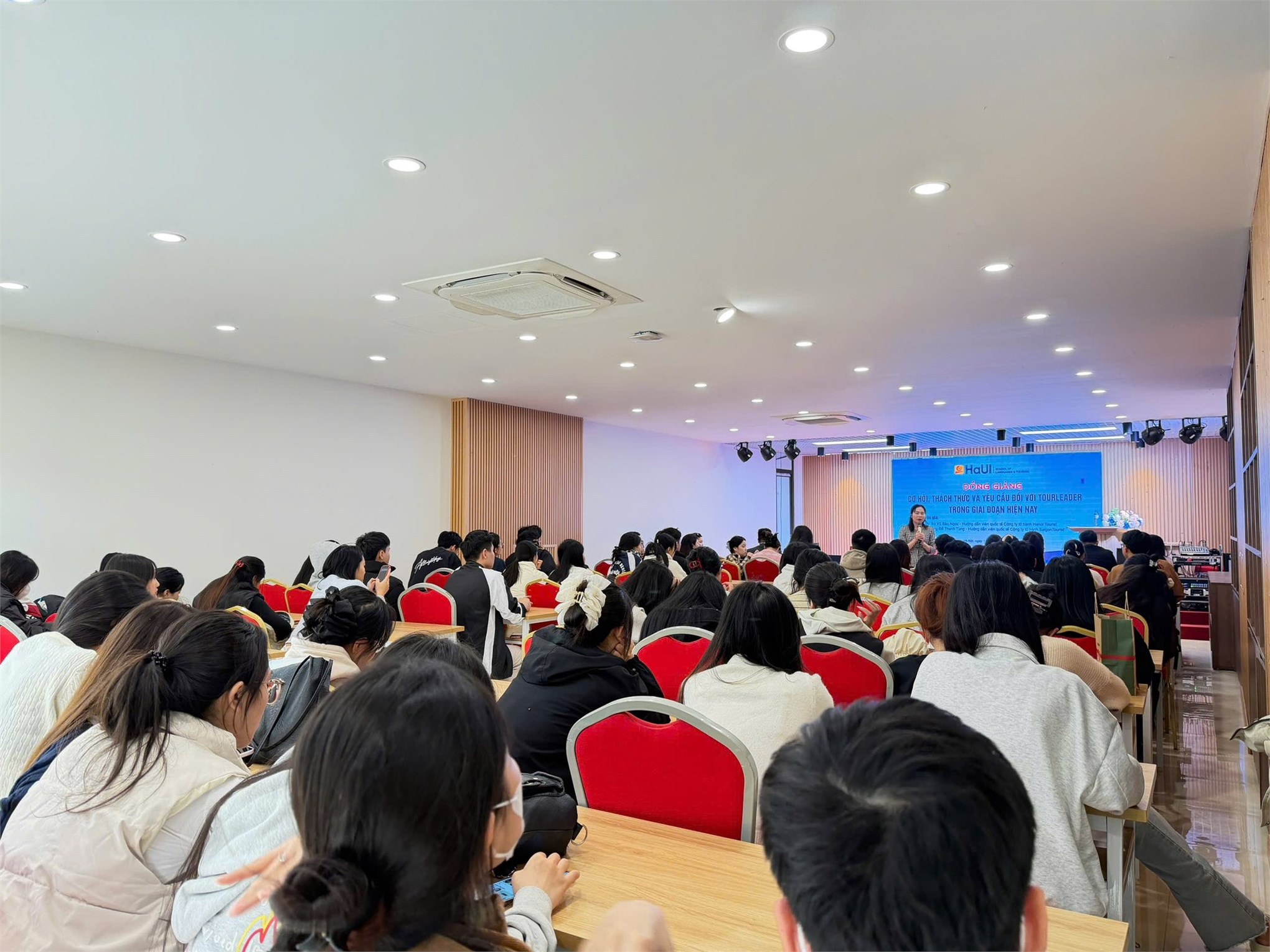 Buổi đồng giảng `Cơ hội, thách thức và những yêu cầu đối với Tourleader trong giai đoạn hiện nay`