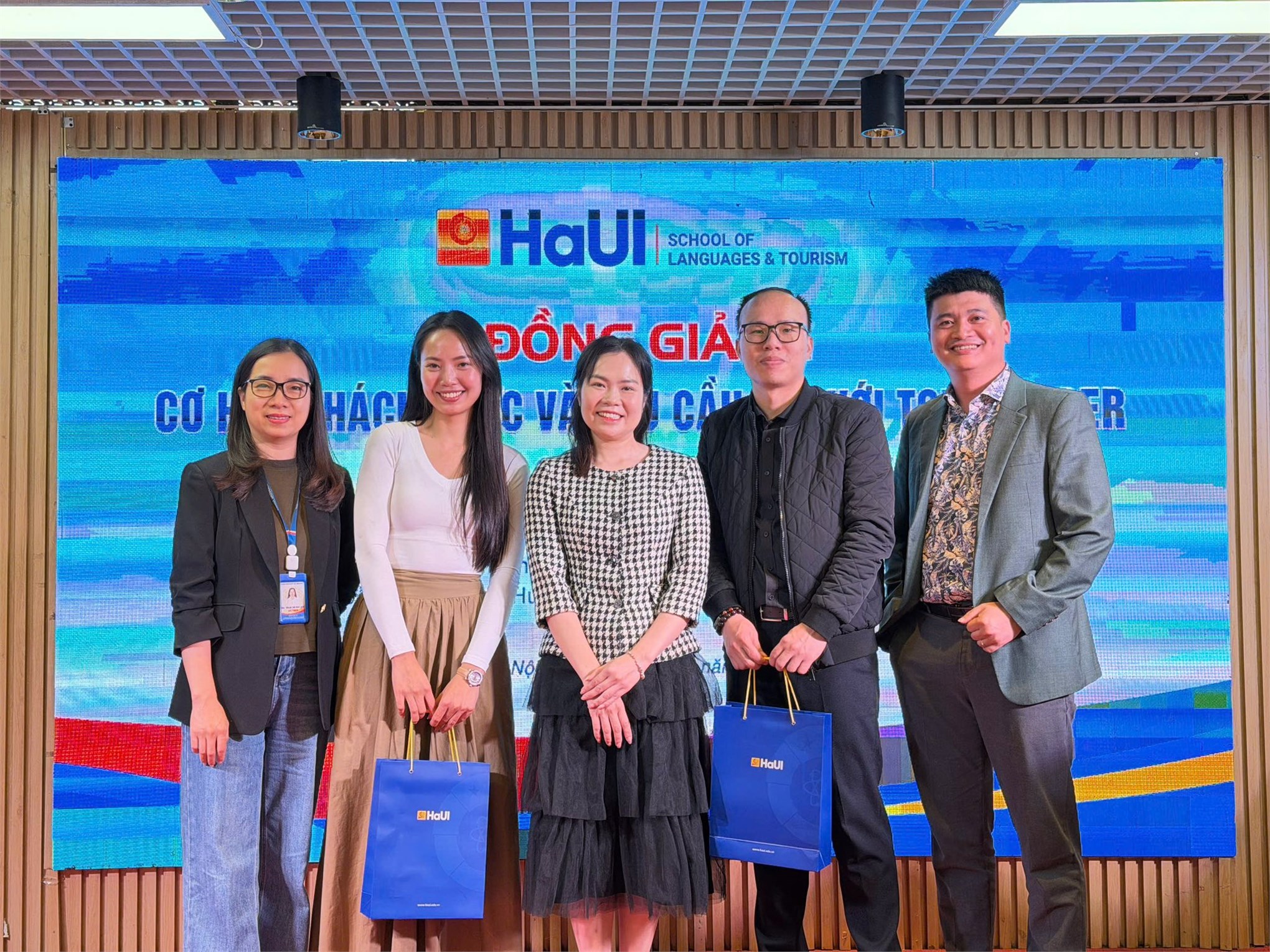 Buổi đồng giảng `Cơ hội, thách thức và những yêu cầu đối với Tourleader trong giai đoạn hiện nay`