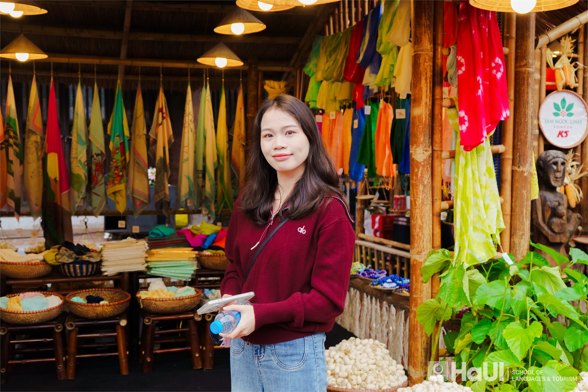 Sinh viên nước ngoài học tiếng Việt tham quan, trải nghiệm tại Văn Miếu – Quốc Tử Giám