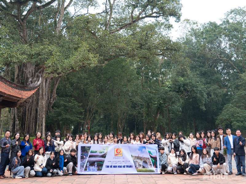 Sinh viên khoa Tiếng Việt và Văn hóa Việt Nam tìm hiểu lịch sử, văn hóa xứ Thanh qua chương trình học tập thực tế