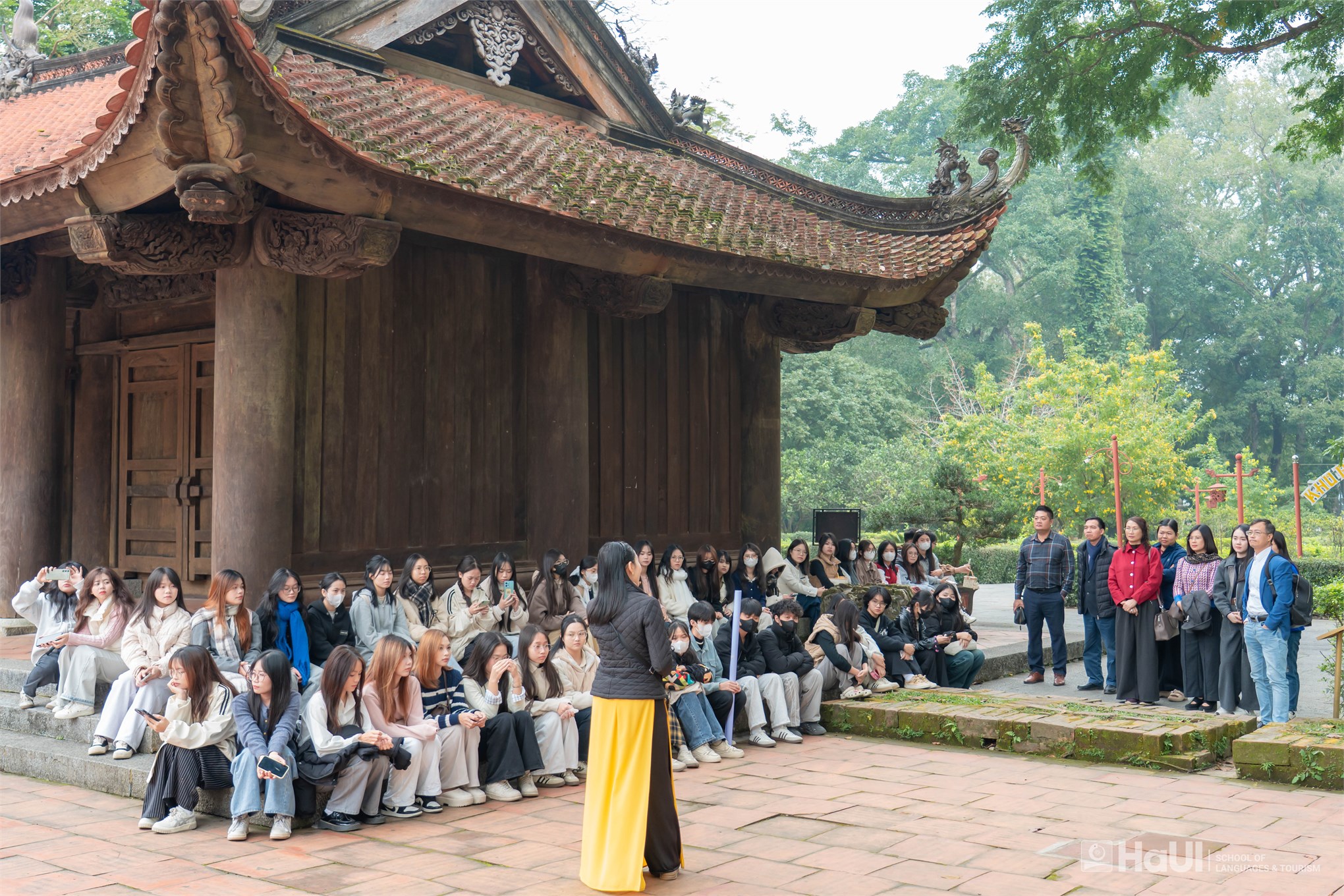 Sinh viên khoa Tiếng Việt và Văn hóa Việt Nam tìm hiểu lịch sử, văn hóa xứ Thanh qua chương trình học tập thực tế