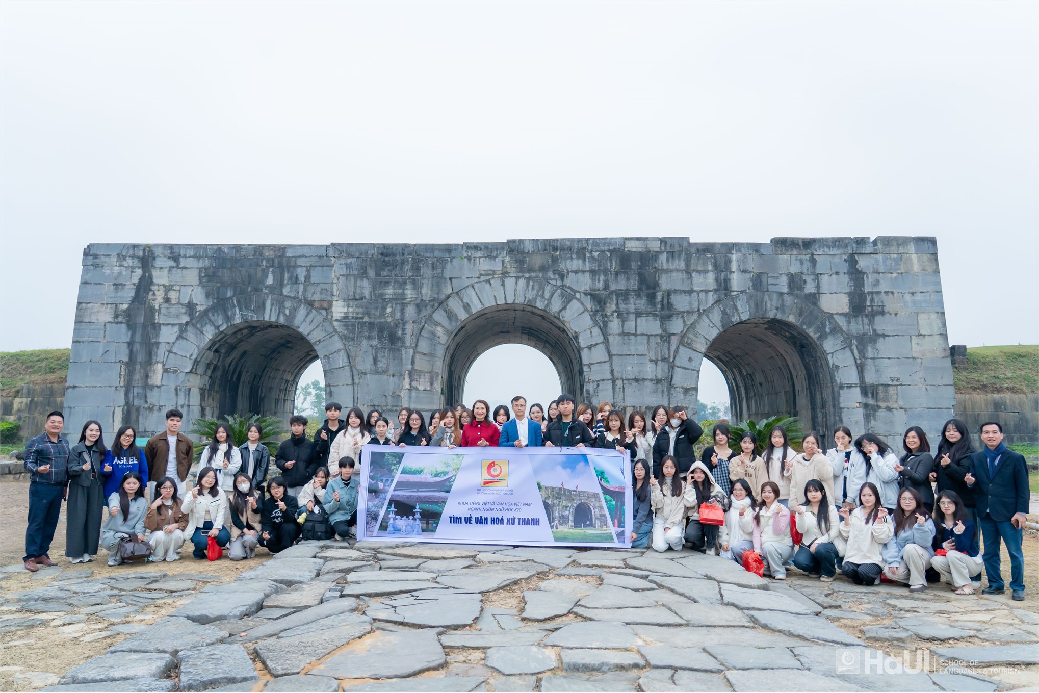 Sinh viên khoa Tiếng Việt và Văn hóa Việt Nam tìm hiểu lịch sử, văn hóa xứ Thanh qua chương trình học tập thực tế