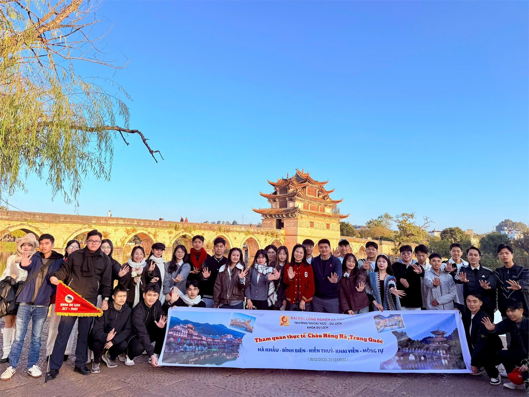 Sinh viên Khoa Du lịch trải nghiệm hành trình học tập thực tế du lịch outbound tại Trung Quốc