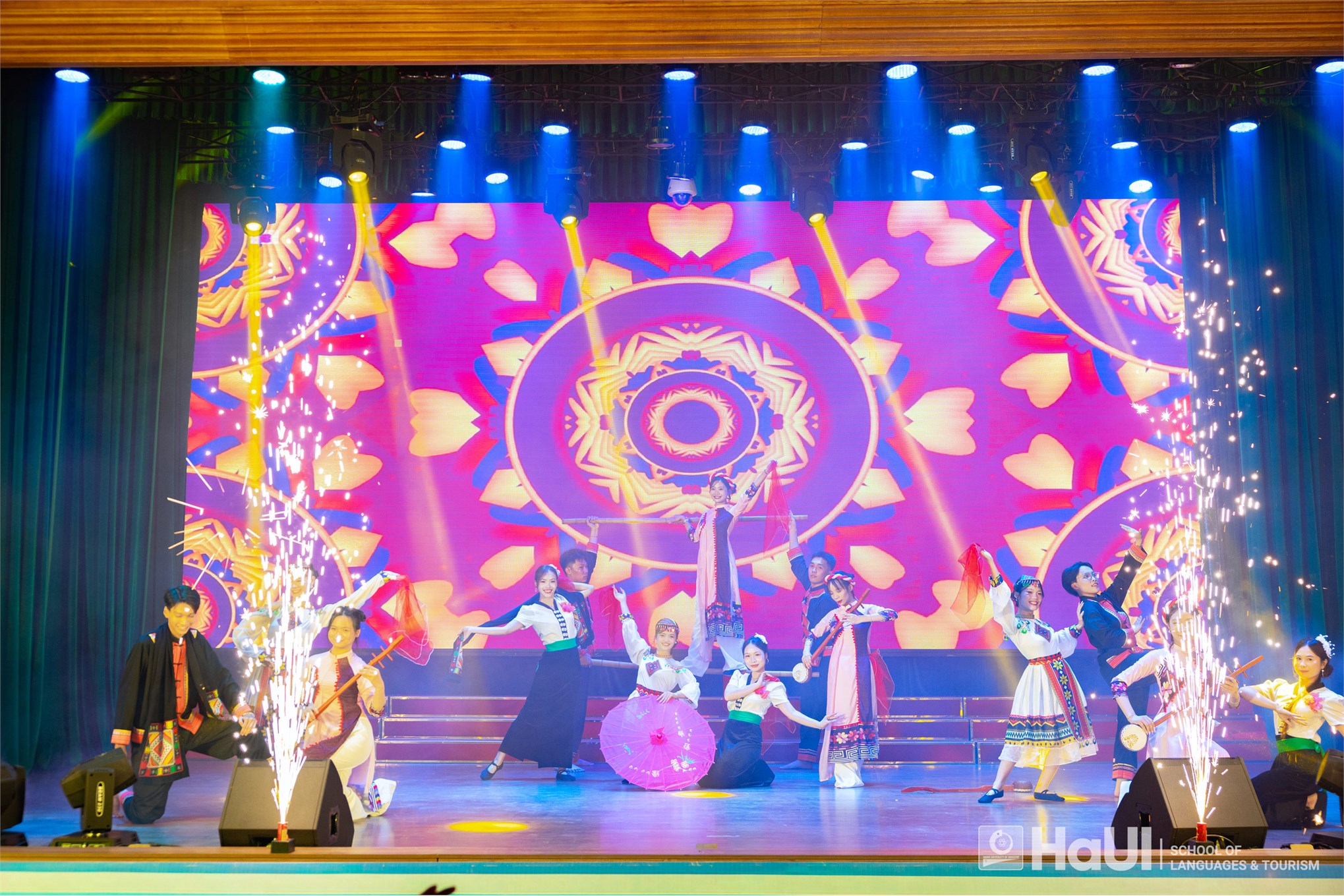 Sôi động và rực rỡ tại “Summer Festival 2025” của sinh viên trường Ngoại ngữ - Du lịch