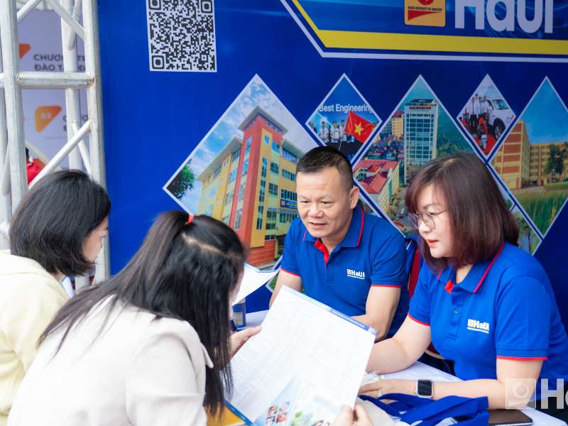 Trường Ngoại ngữ – Du lịch đồng hành cùng học sinh Nghệ An, Thanh Hóa trên hành trình định hướng tương lai