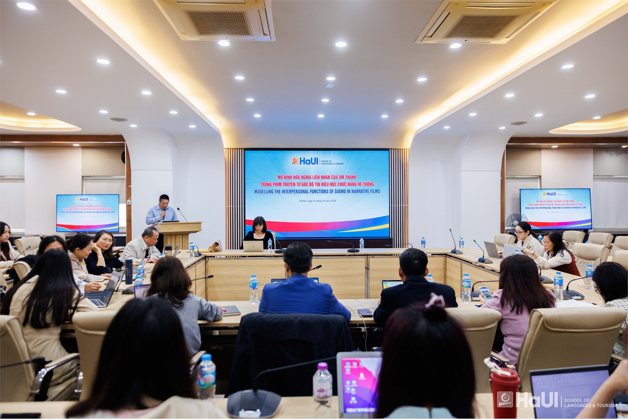 Khoa Tiếng Việt và Văn hoá Việt Nam tổ chức toạ đàm `Mô hình hoá nghĩa liên nhân của âm thanh trong phim truyện từ góc độ Tín hiệu học chức năng hệ thống