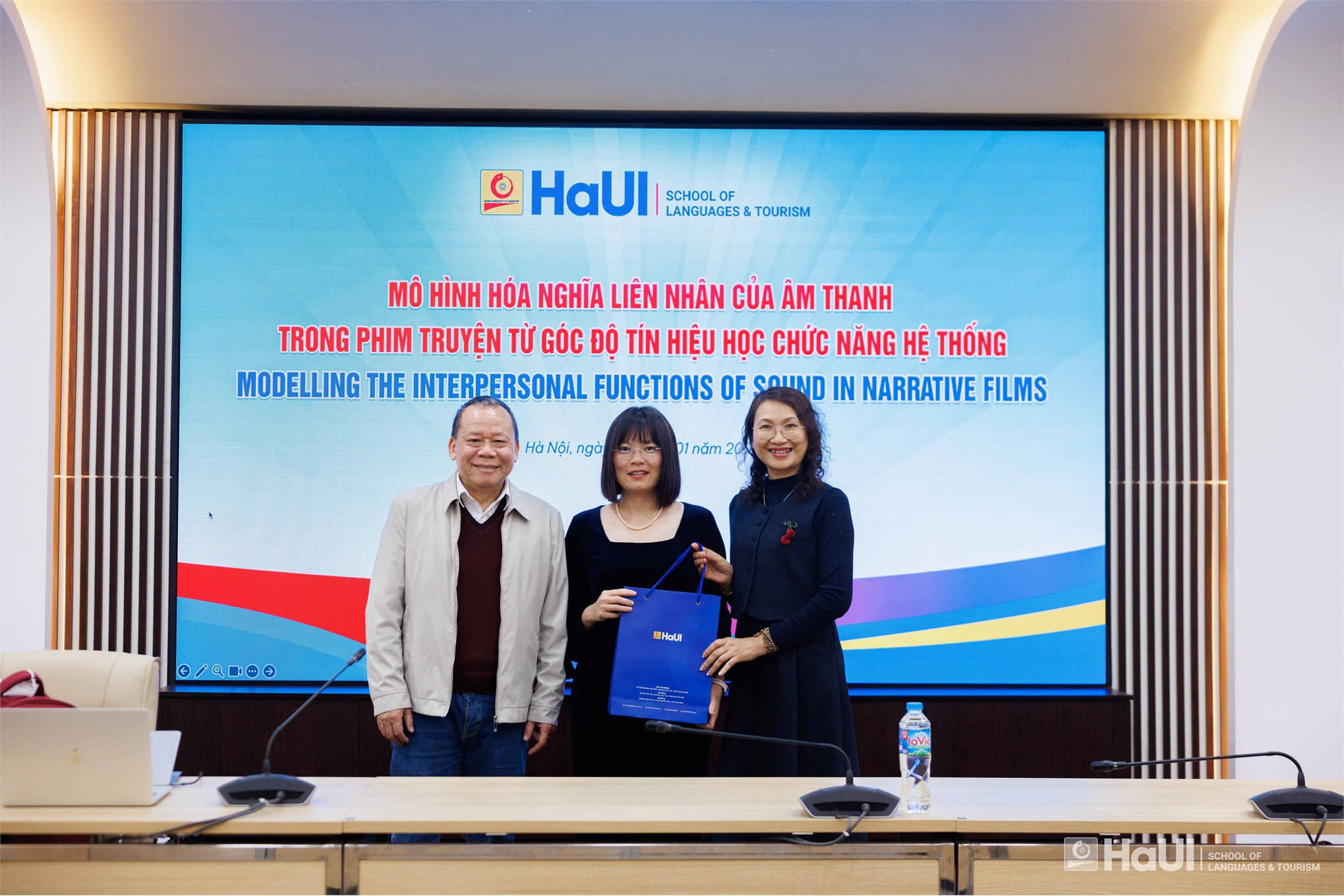 Khoa Tiếng Việt và Văn hoá Việt Nam tổ chức toạ đàm `Mô hình hoá nghĩa liên nhân của âm thanh trong phim truyện từ góc độ Tín hiệu học chức năng hệ thống