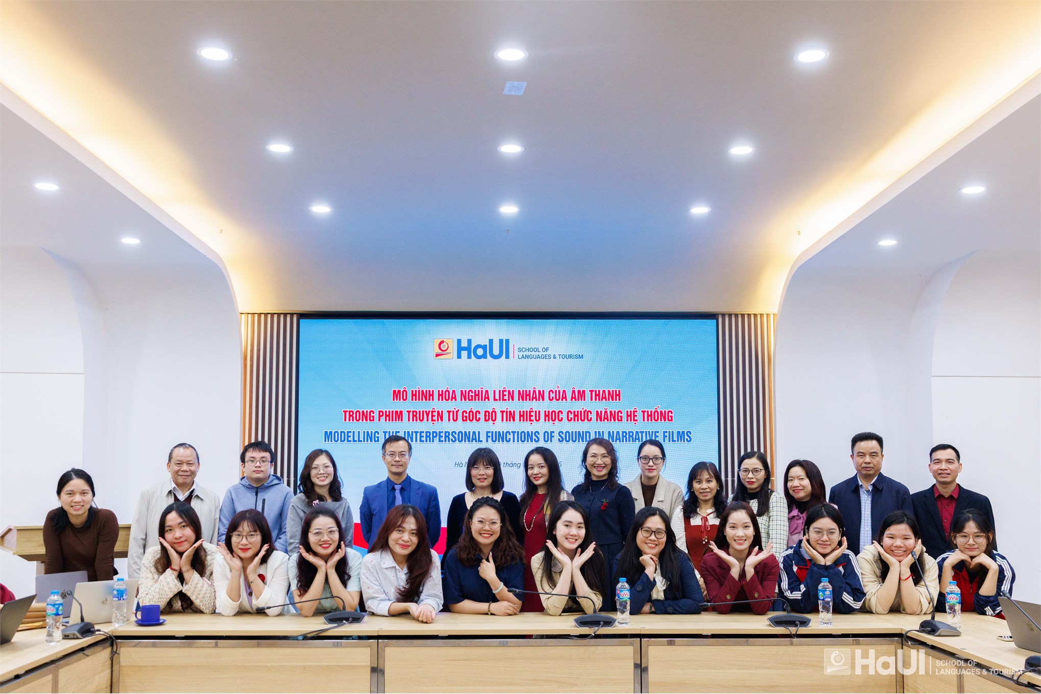 Khoa Tiếng Việt và Văn hoá Việt Nam tổ chức toạ đàm `Mô hình hoá nghĩa liên nhân của âm thanh trong phim truyện từ góc độ Tín hiệu học chức năng hệ thống