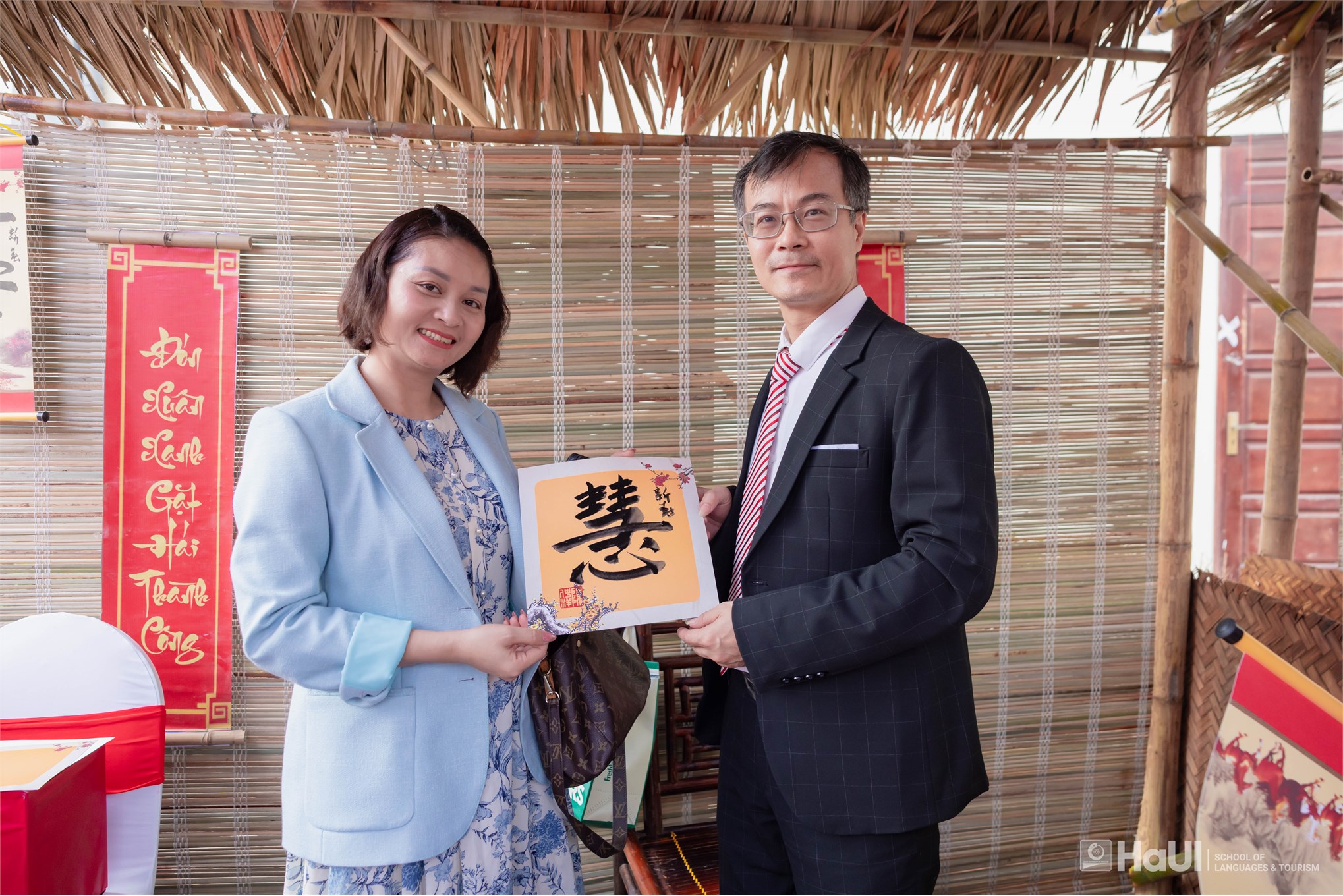 Ngày hội thư pháp “Nét chữ tài hoa”: Lưu truyền thống, viết tương lai