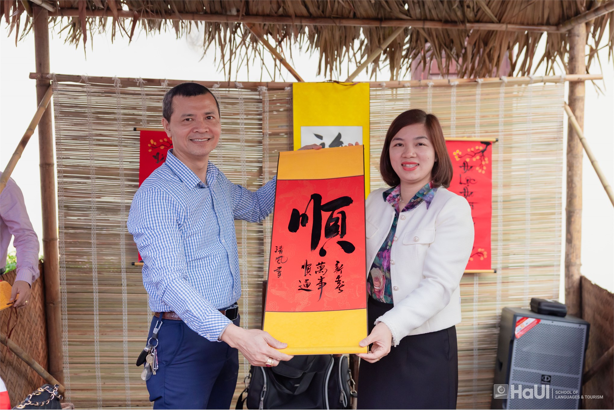 Ngày hội thư pháp “Nét chữ tài hoa”: Lưu truyền thống, viết tương lai