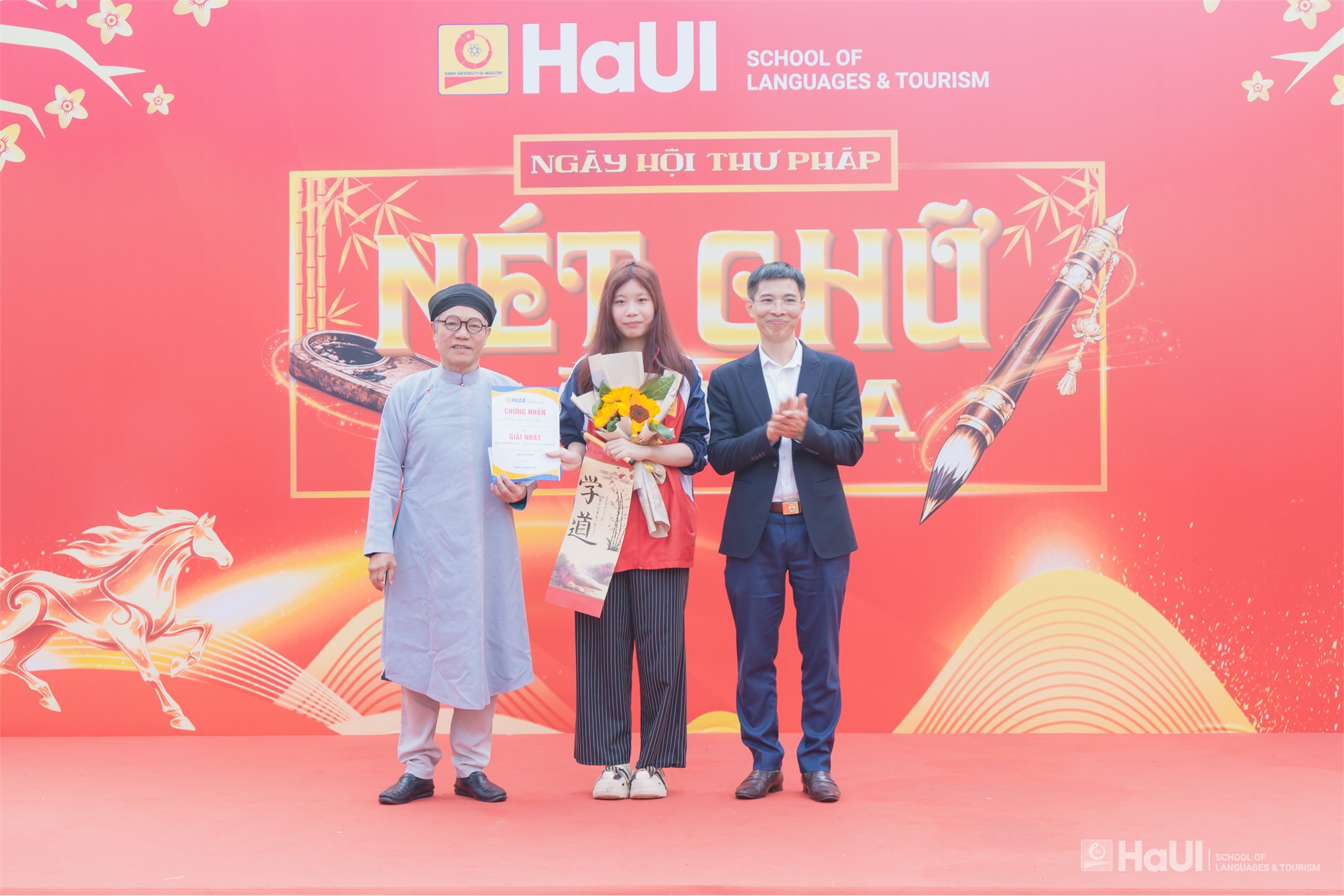 Ngày hội thư pháp “Nét chữ tài hoa”: Lưu truyền thống, viết tương lai