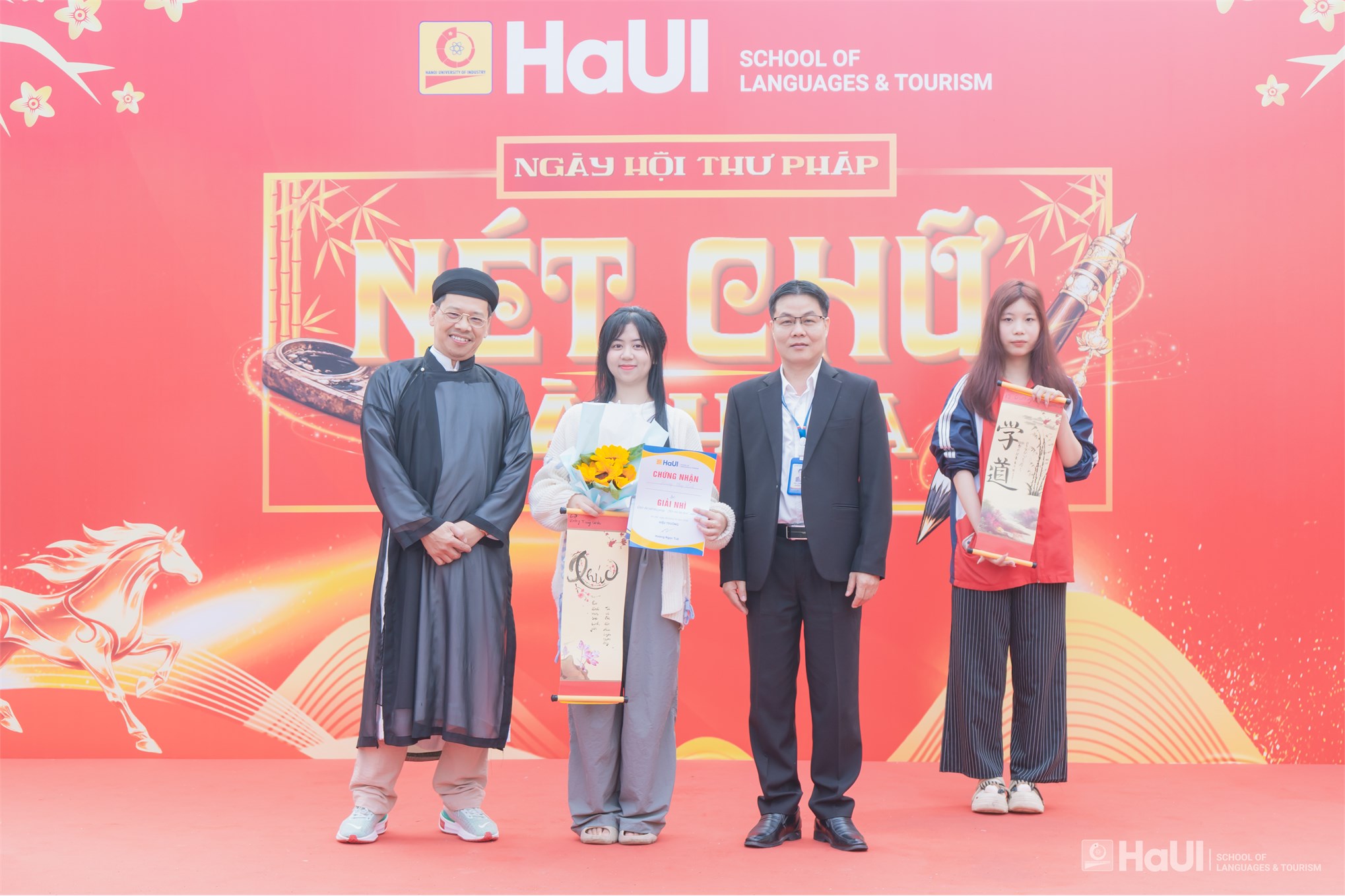 Ngày hội thư pháp “Nét chữ tài hoa”: Lưu truyền thống, viết tương lai