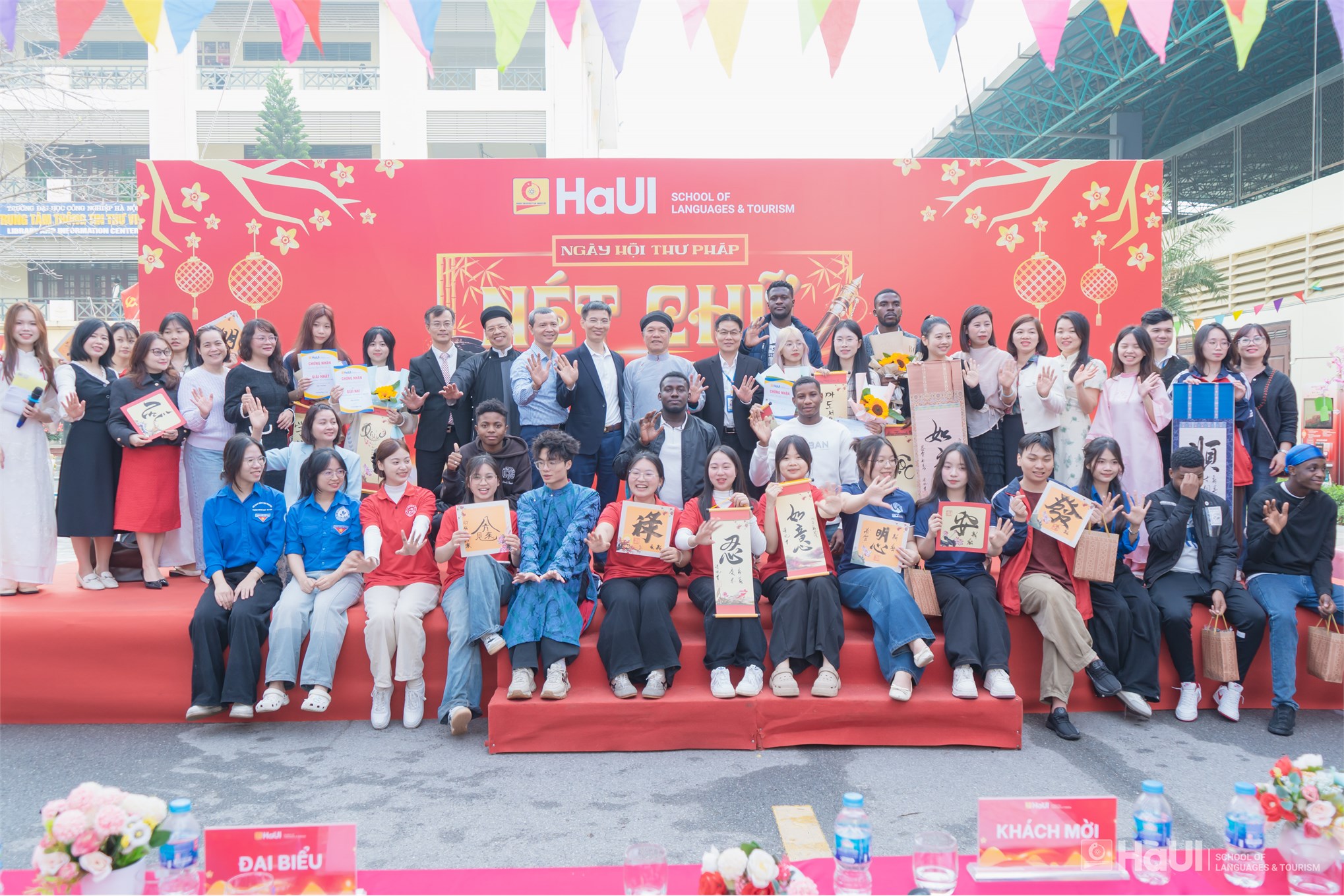 Ngày hội thư pháp “Nét chữ tài hoa”: Lưu truyền thống, viết tương lai