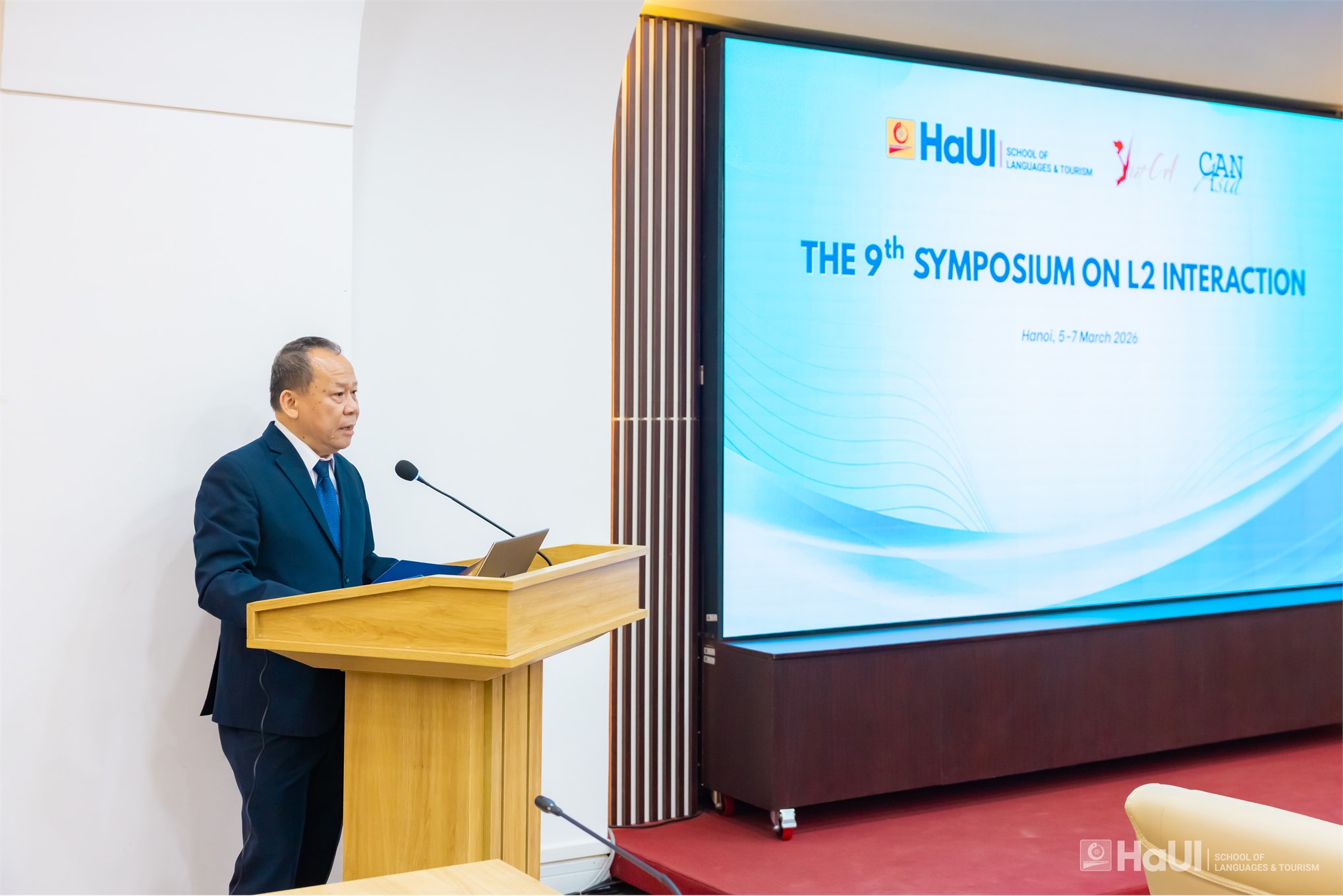 Học giả quốc tế chia sẻ nghiên cứu về Phân tích diễn ngôn trong tương tác ngôn ngữ