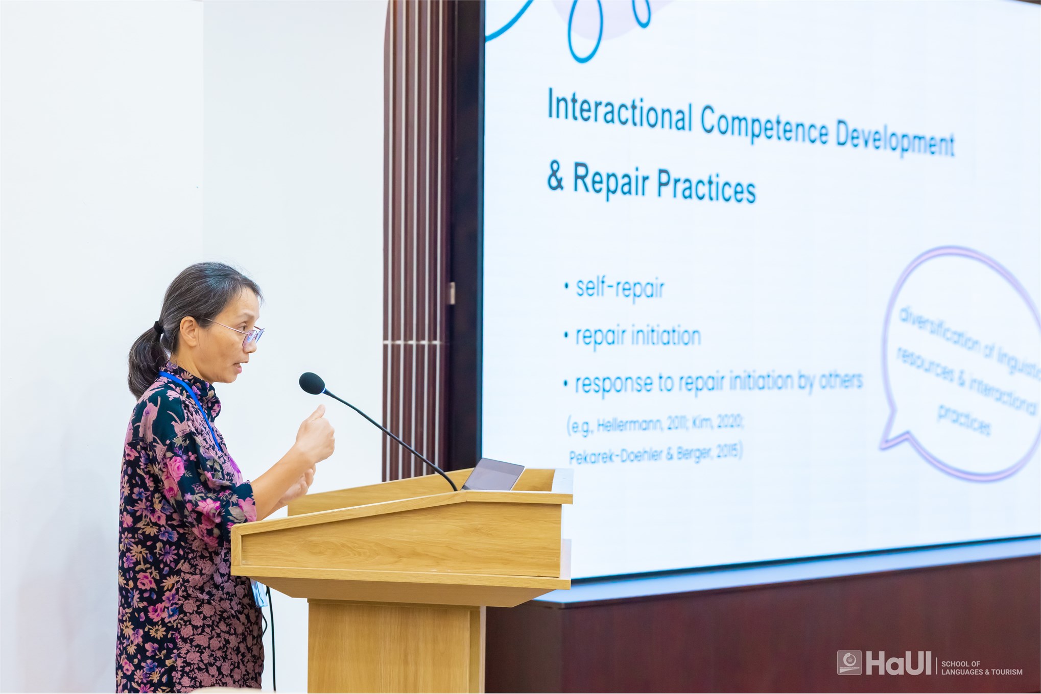 Học giả quốc tế chia sẻ nghiên cứu về Phân tích diễn ngôn trong tương tác ngôn ngữ