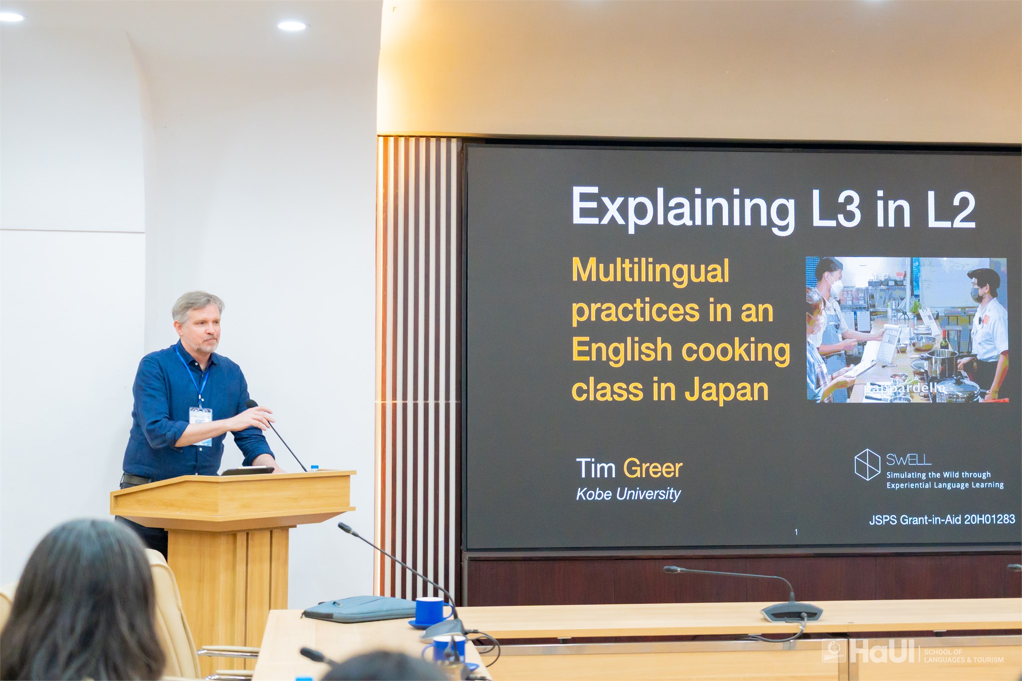 Học giả quốc tế chia sẻ nghiên cứu về Phân tích diễn ngôn trong tương tác ngôn ngữ