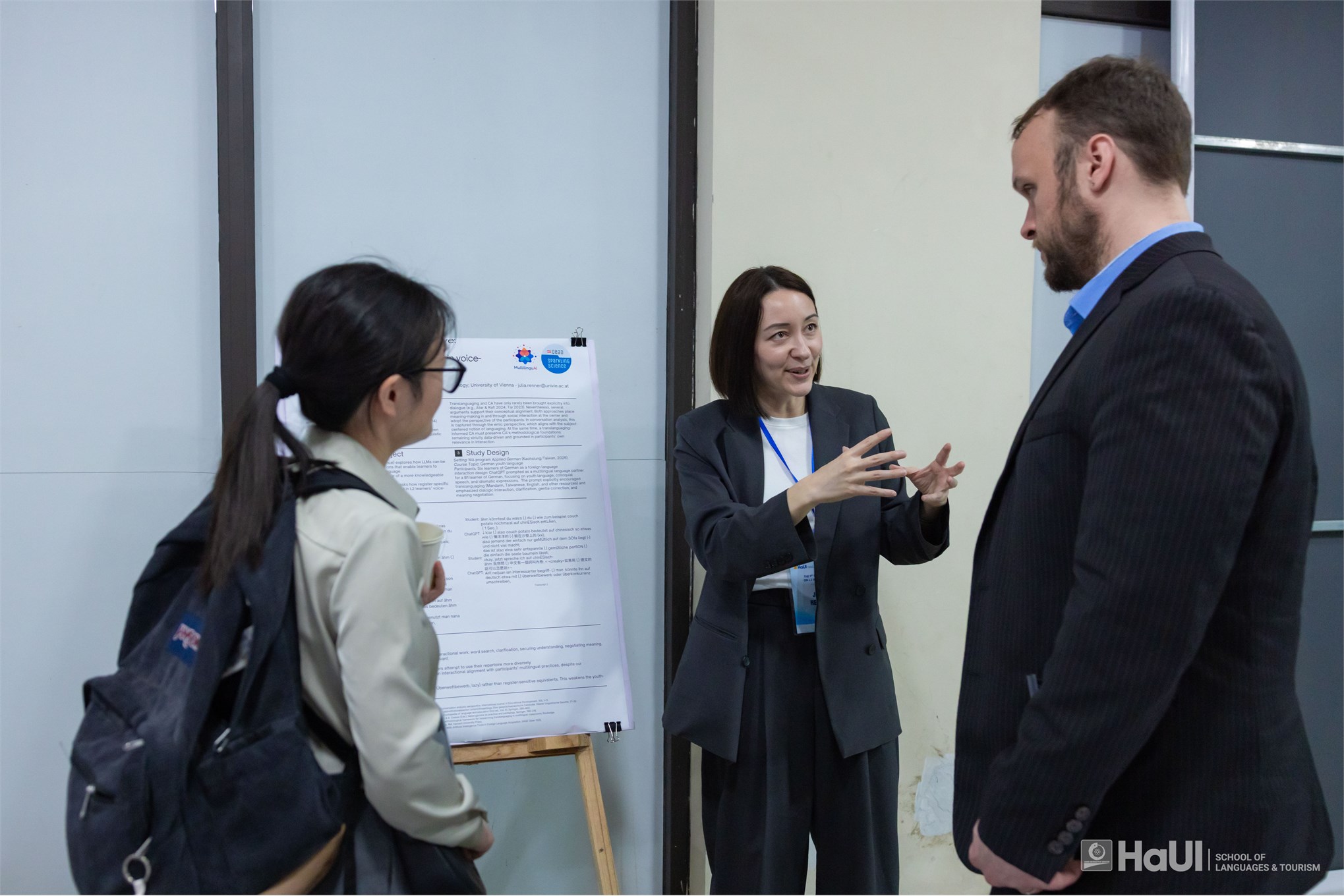 Học giả quốc tế chia sẻ nghiên cứu về Phân tích diễn ngôn trong tương tác ngôn ngữ